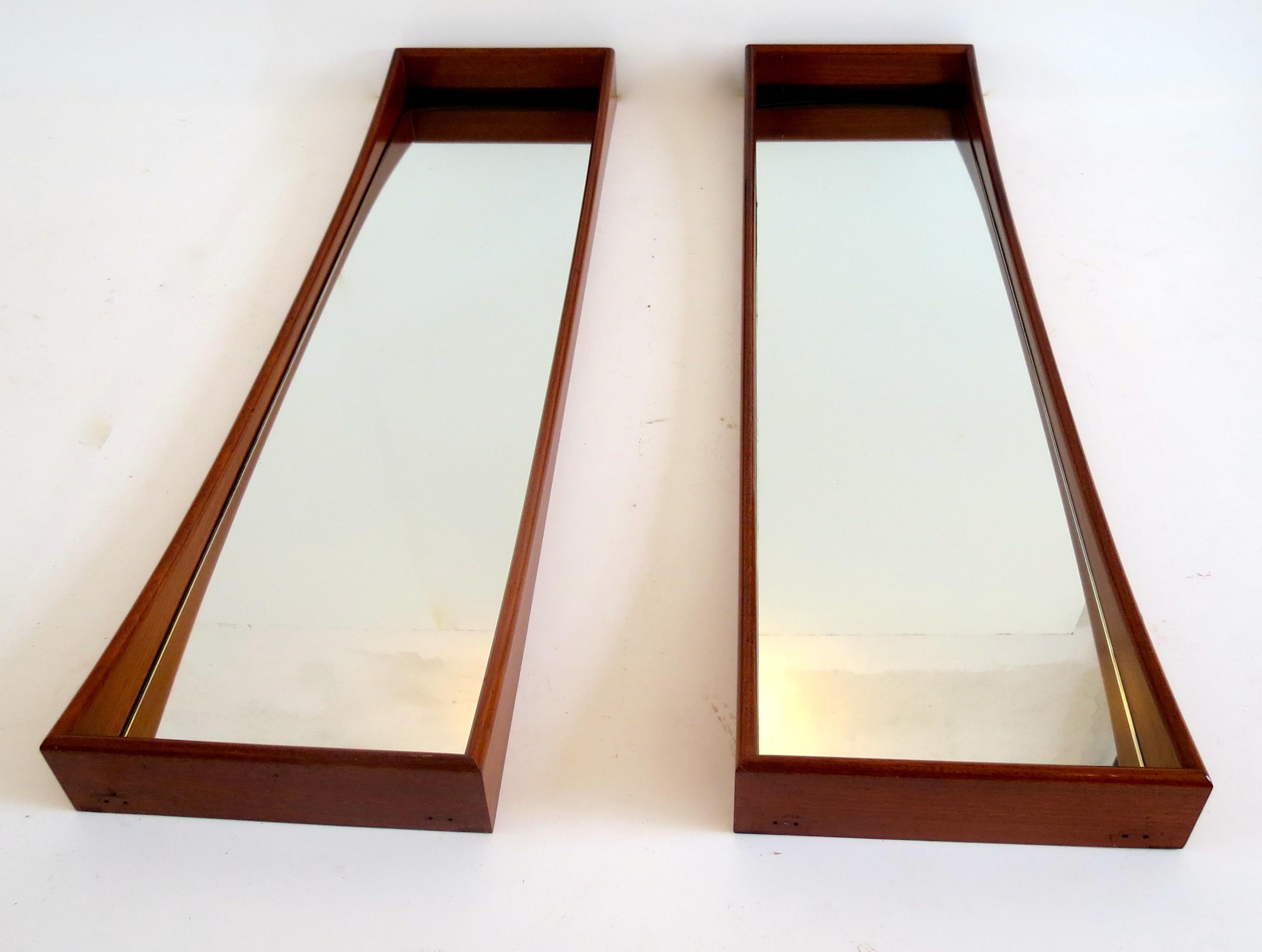 Pair of big wall mirror in the style of Ico Parisi, circa 1950
walnut mirror bronze
Measures: 40x 150 x 10 cm.
  