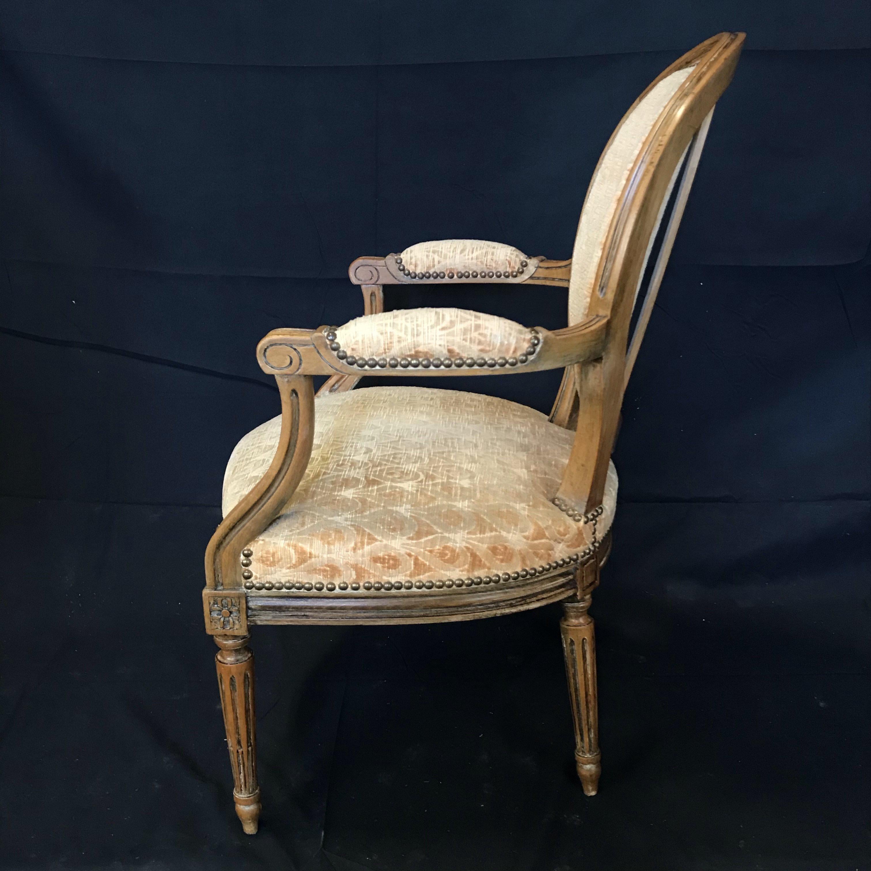 Pair of Walnut Louis XVI Armchairs or Fauteuils In Good Condition For Sale In Hopewell, NJ