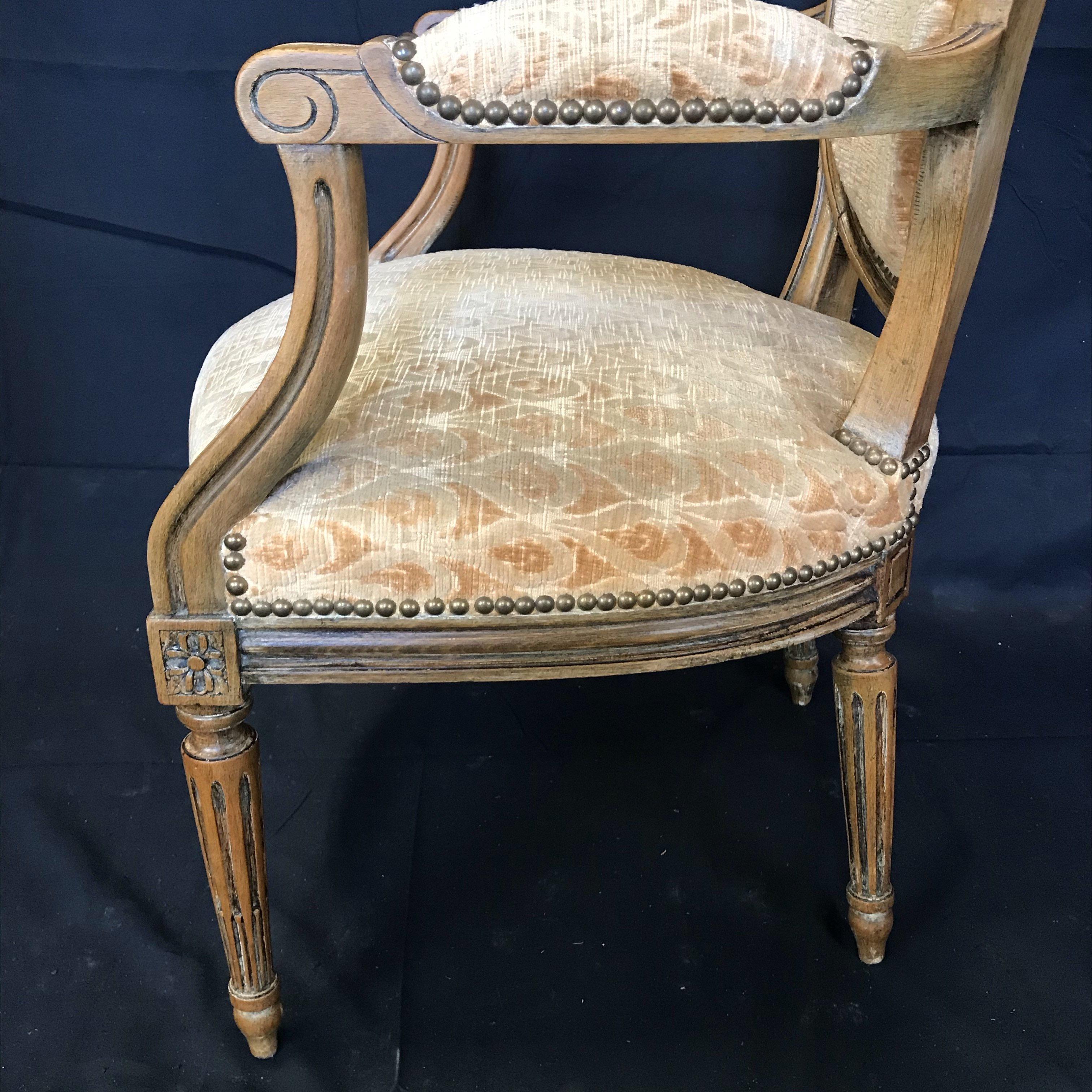 Early 20th Century Pair of Walnut Louis XVI Armchairs or Fauteuils For Sale