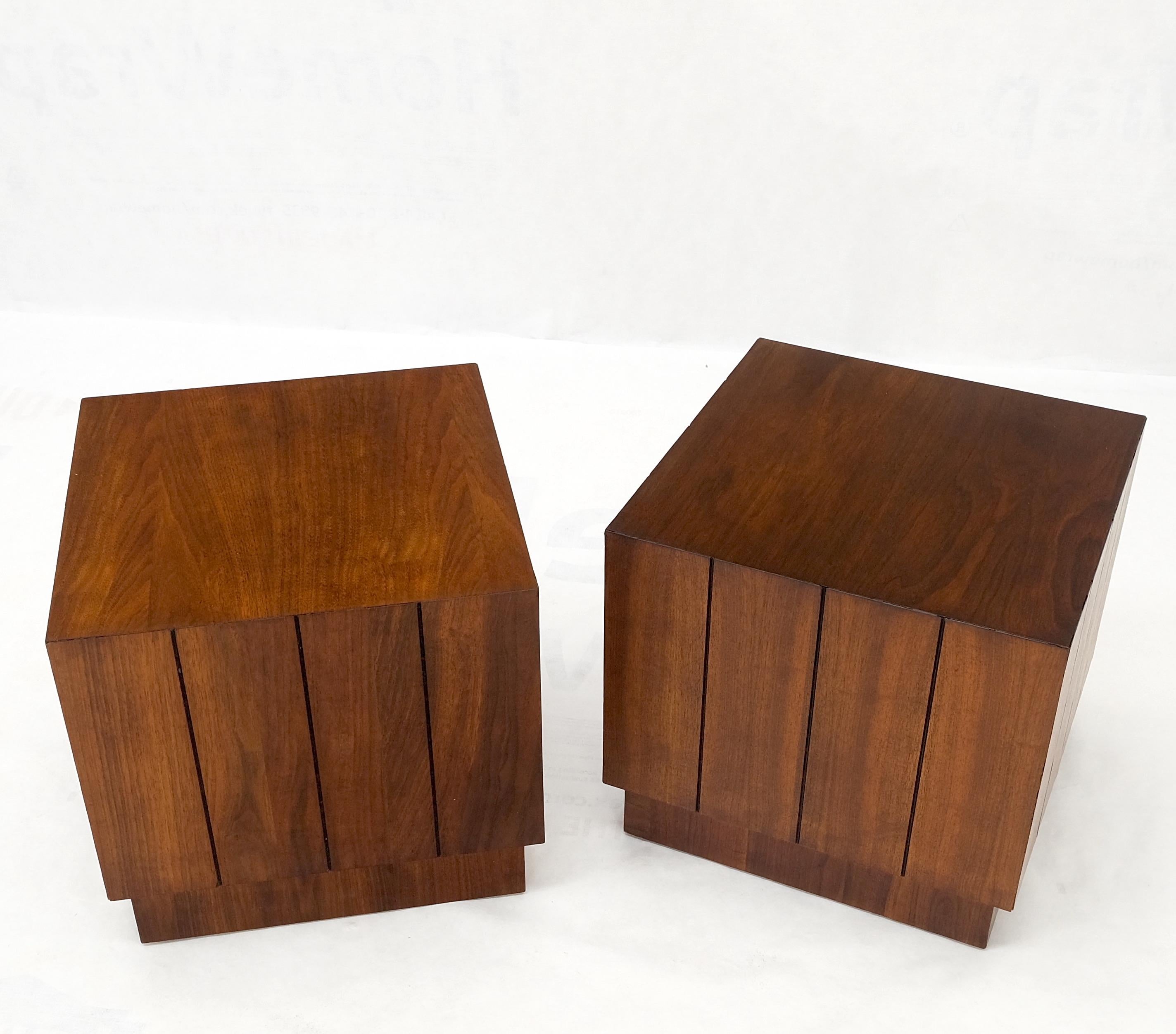 Pair of Walnut Mid-Century Modern Cube Shape Side End Tables Stands Mint! For Sale 3