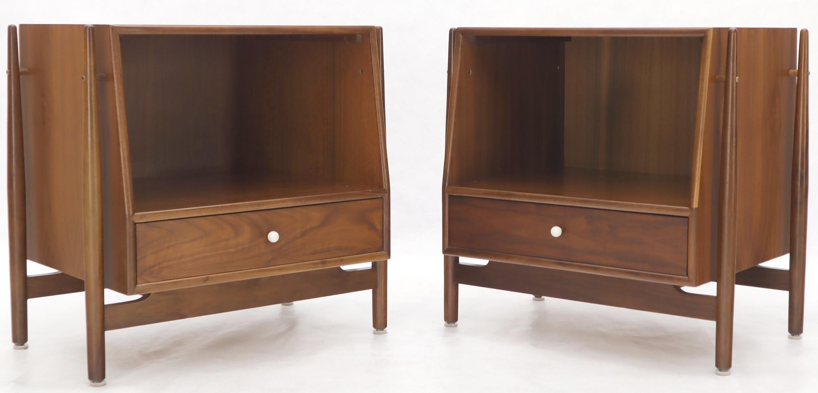 Oiled Pair of Walnut Mid-Century Modern End Tables Night Stands by Drexel