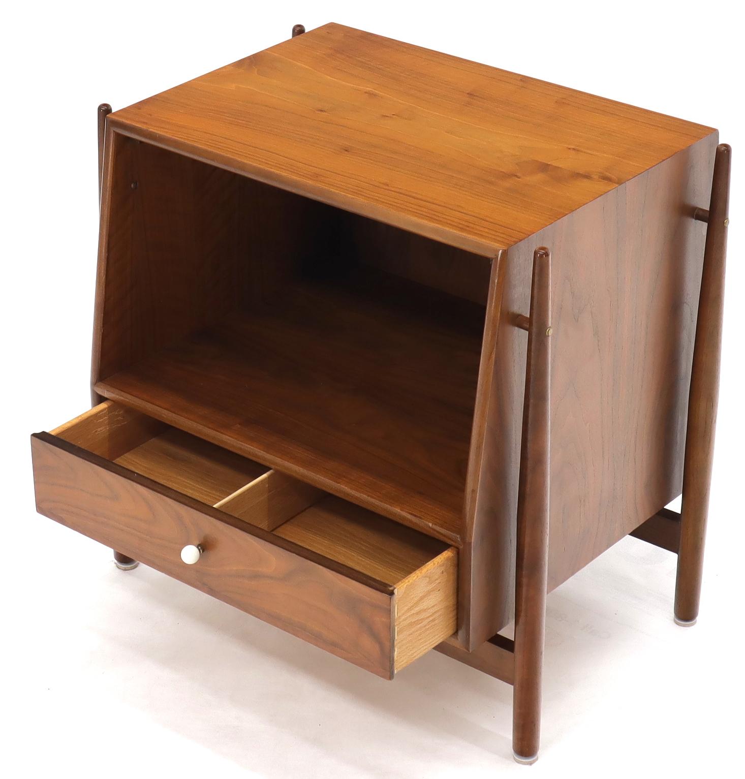 Pair of Walnut Mid-Century Modern End Tables Night Stands by Drexel 2