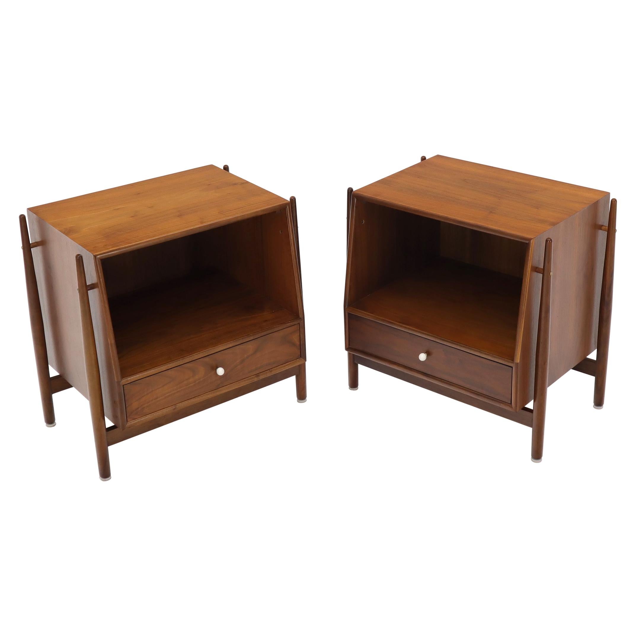 Pair of Walnut Mid-Century Modern End Tables Night Stands by Drexel