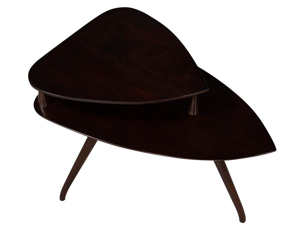 Paire de tables d'extrémité de torpilles en noyer de style Kagan moderne du milieu du siècle dernier en vente 3