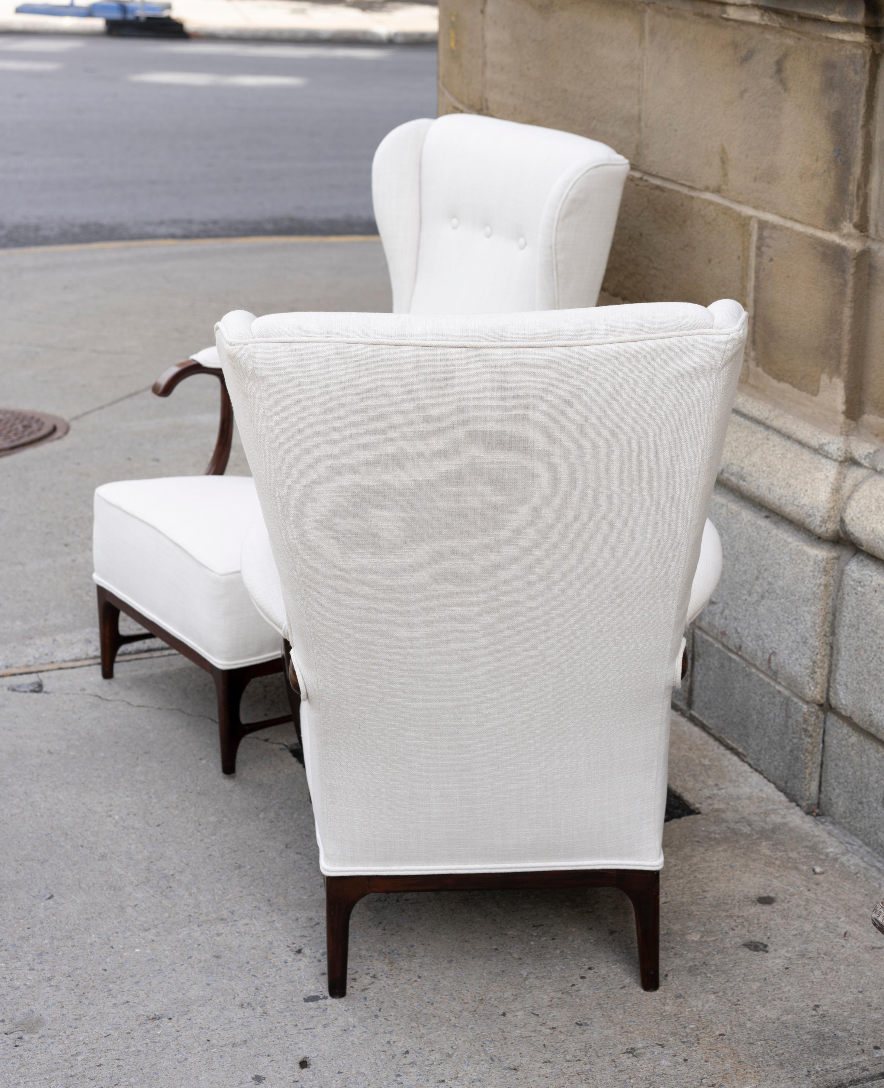 Pair of Walnut Mid-Century Modern, Wingback Armchairs by Paolo Buffa In Good Condition For Sale In Montreal, QC