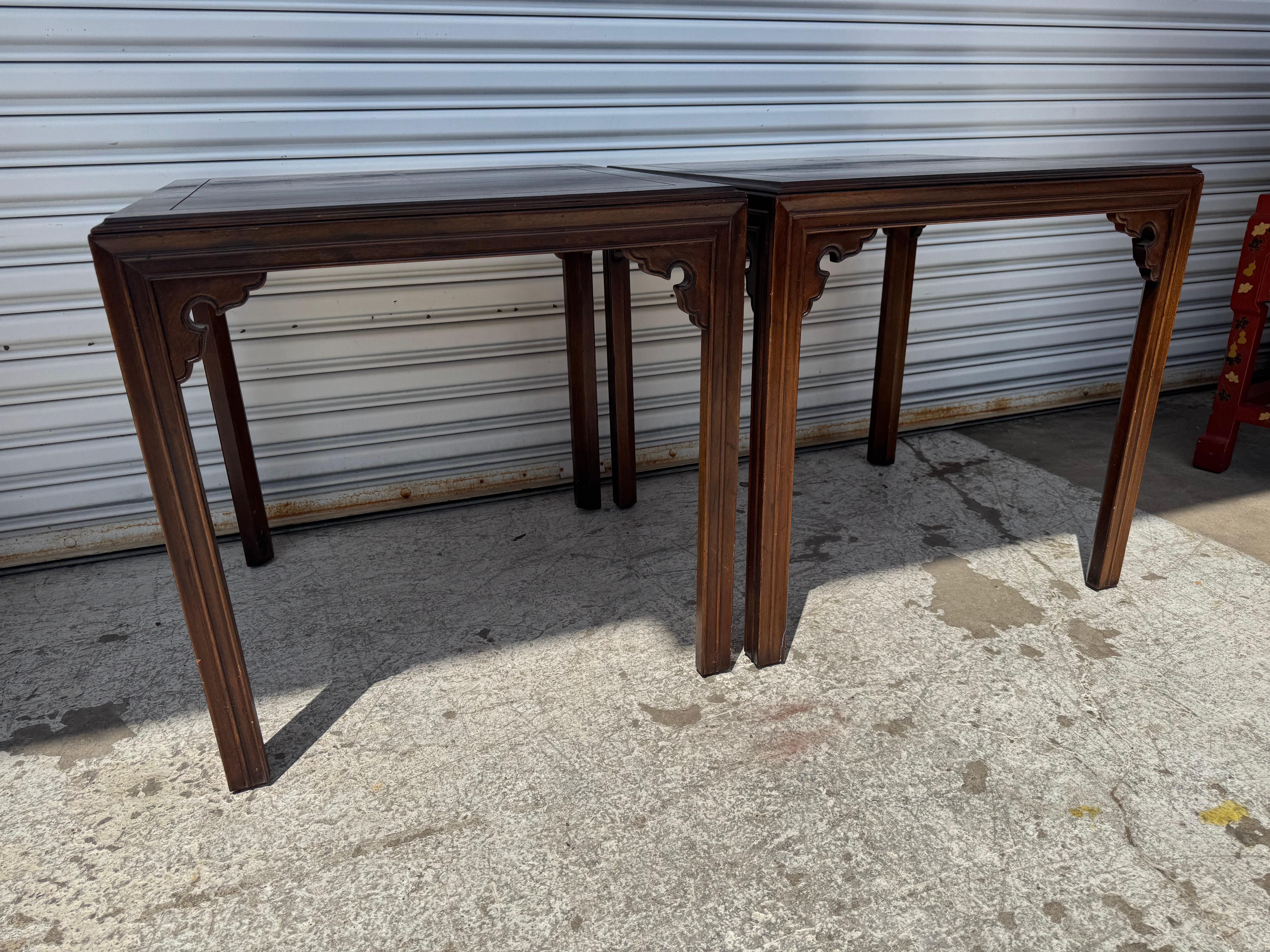 Paar Endtische im Ming-Stil aus Nussbaumholz im Angebot 1
