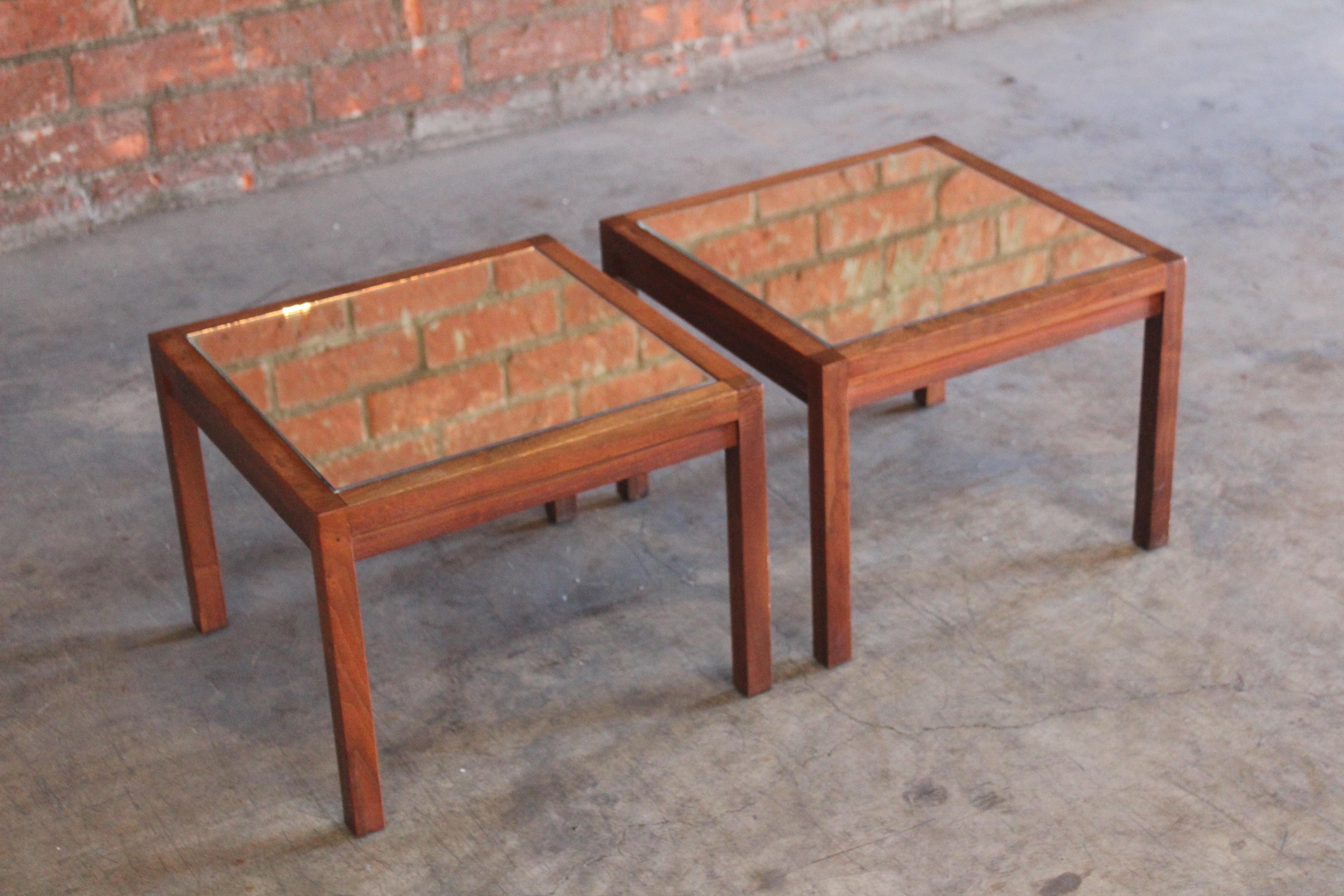 Mid-Century Modern Pair of Walnut Mirrored Side Tables, 1960s For Sale