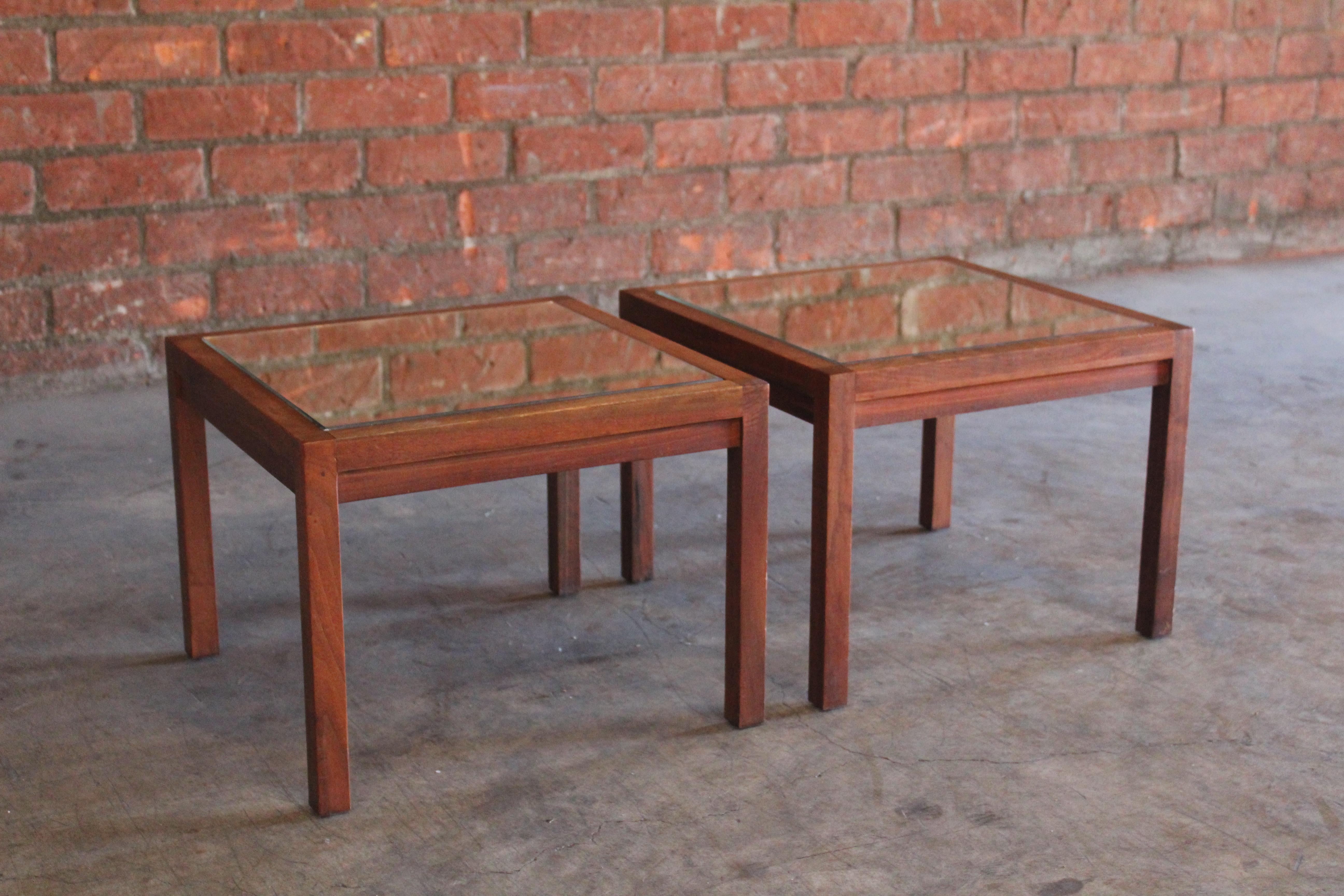 American Pair of Walnut Mirrored Side Tables, 1960s For Sale