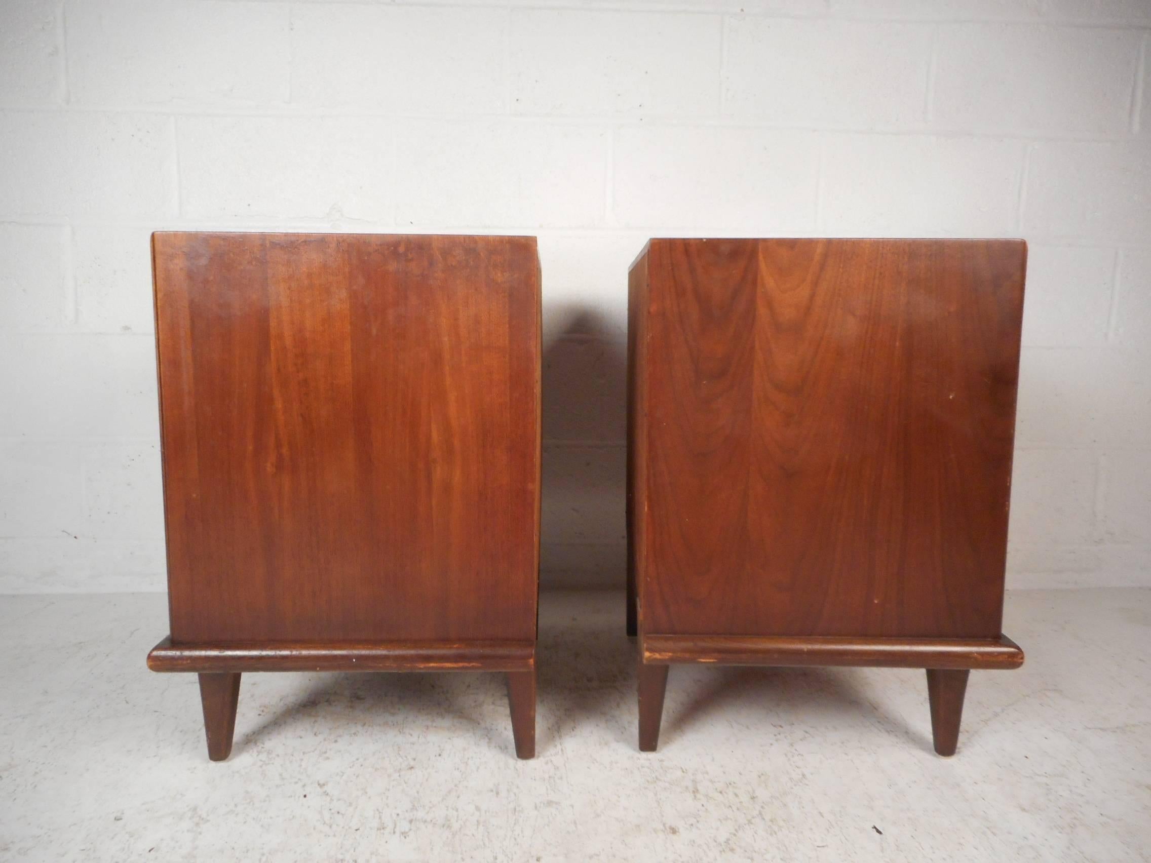 Late 20th Century Pair of Walnut Nightstands by American of Martinsville