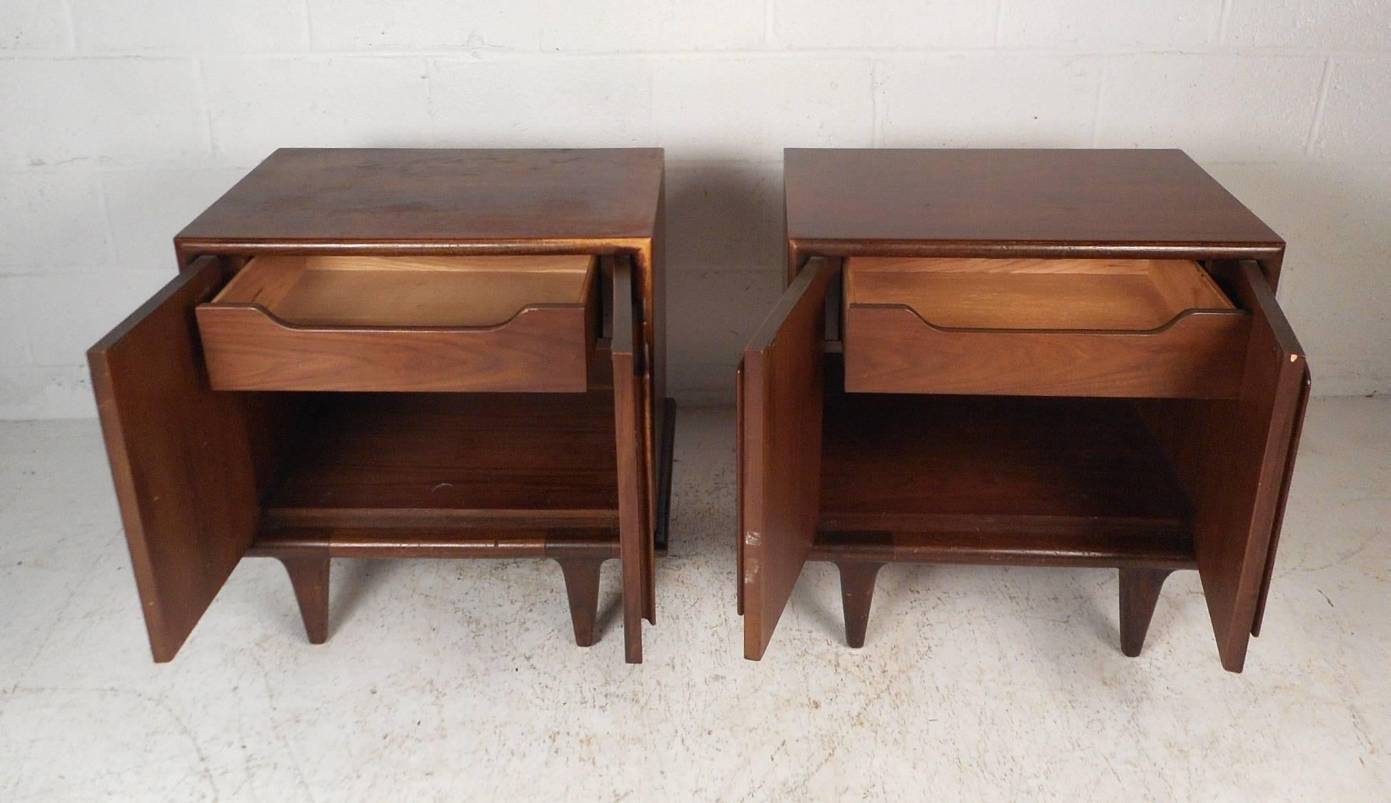 Pair of Walnut Nightstands by American of Martinsville 1