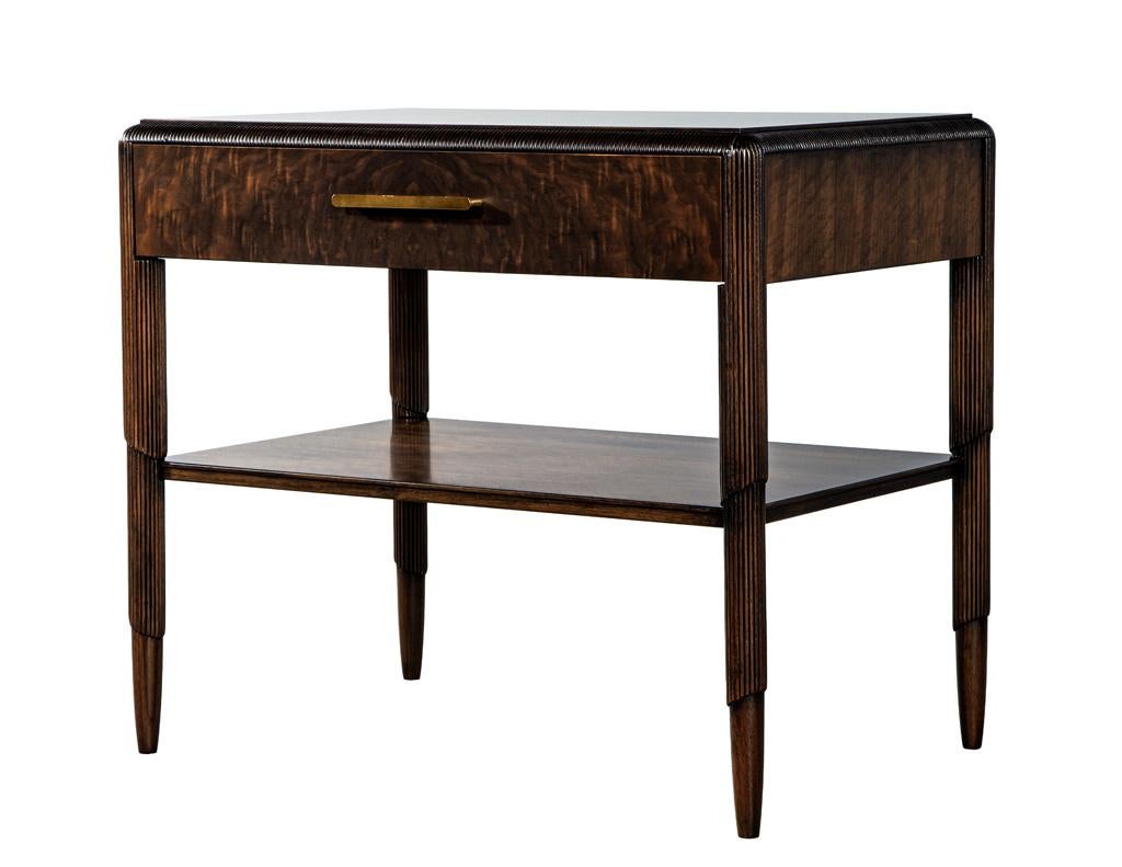 Pareja de mesillas de noche de nogal en venta 9