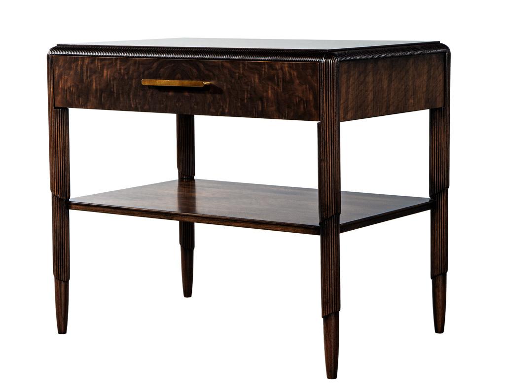 Pareja de mesillas de noche de nogal Chapado en venta