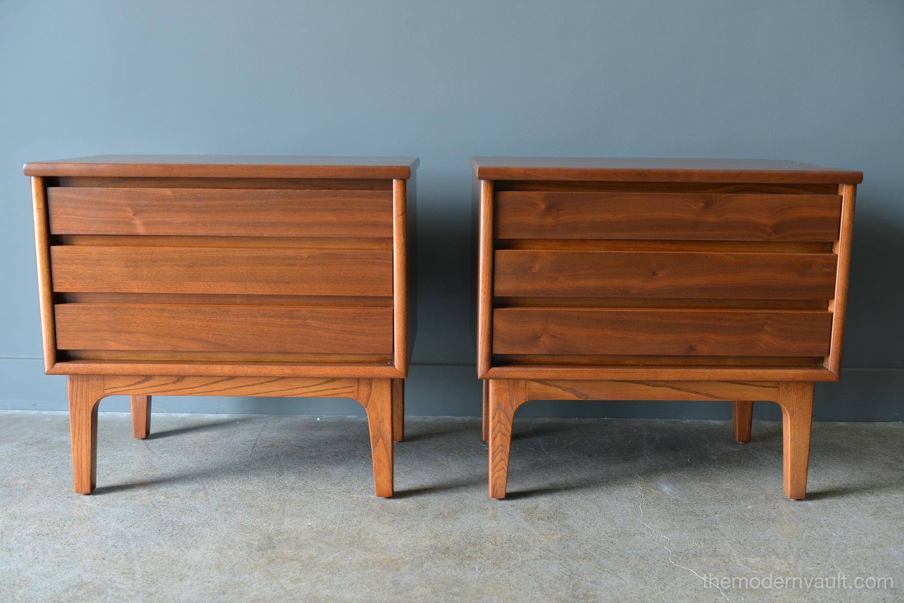 Pair of walnut nightstands or end tables, circa 1960 by Stanley Furniture. Beautiful grained American black walnut with dovetail drawers and solid walnut base. One large drawer and one smaller drawer open for plenty of storage. Professionally