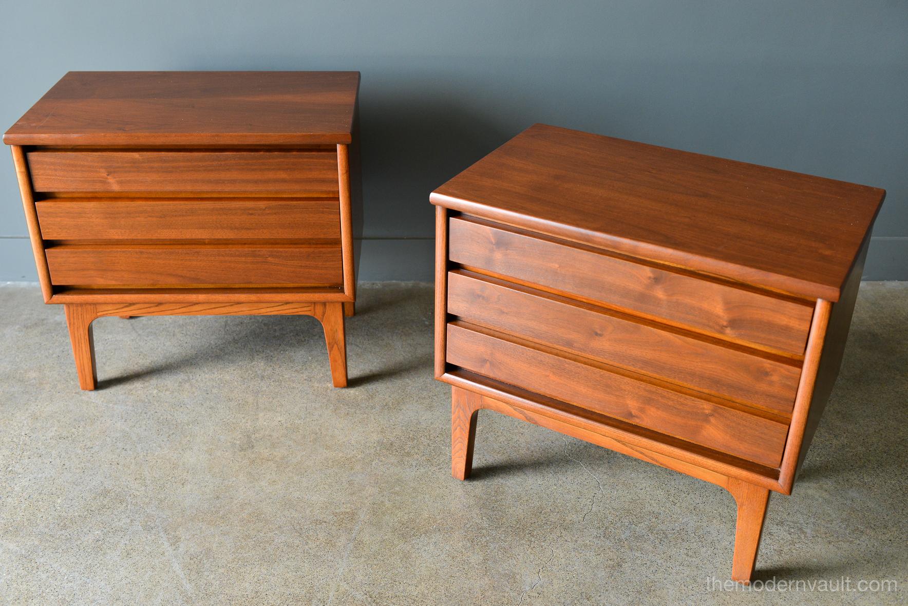 Mid-Century Modern Pair of Walnut Nightstands or End Tables, circa 1960