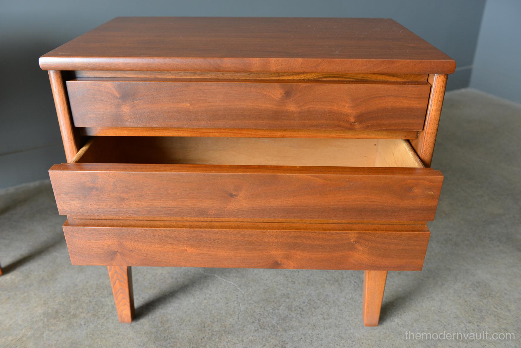Mid-20th Century Pair of Walnut Nightstands or End Tables, circa 1960