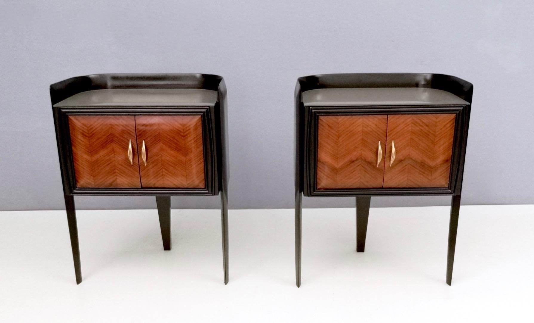 Mid-Century Modern Pair of Walnut Nightstands with Engraved Glass Top by Paolo Buffa, Italy 1950s