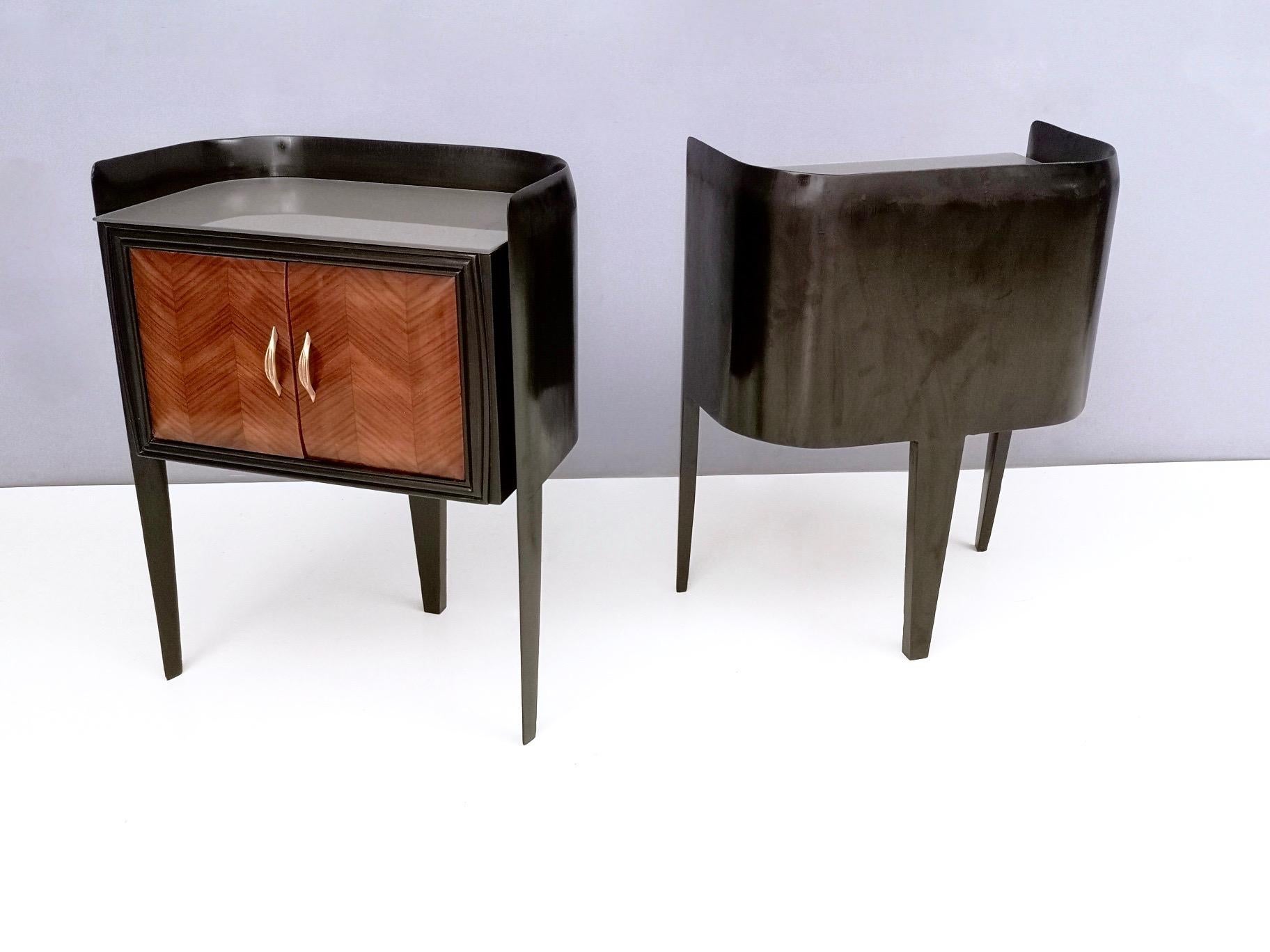 Pair of Walnut Nightstands with Engraved Glass Top by Paolo Buffa, Italy 1950s In Good Condition In Bresso, Lombardy