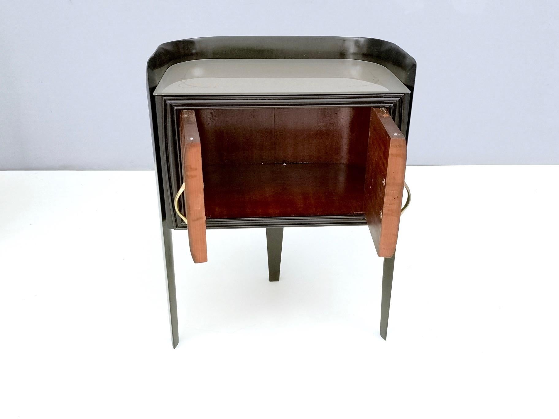 Brass Pair of Walnut Nightstands with Engraved Glass Top by Paolo Buffa, Italy 1950s