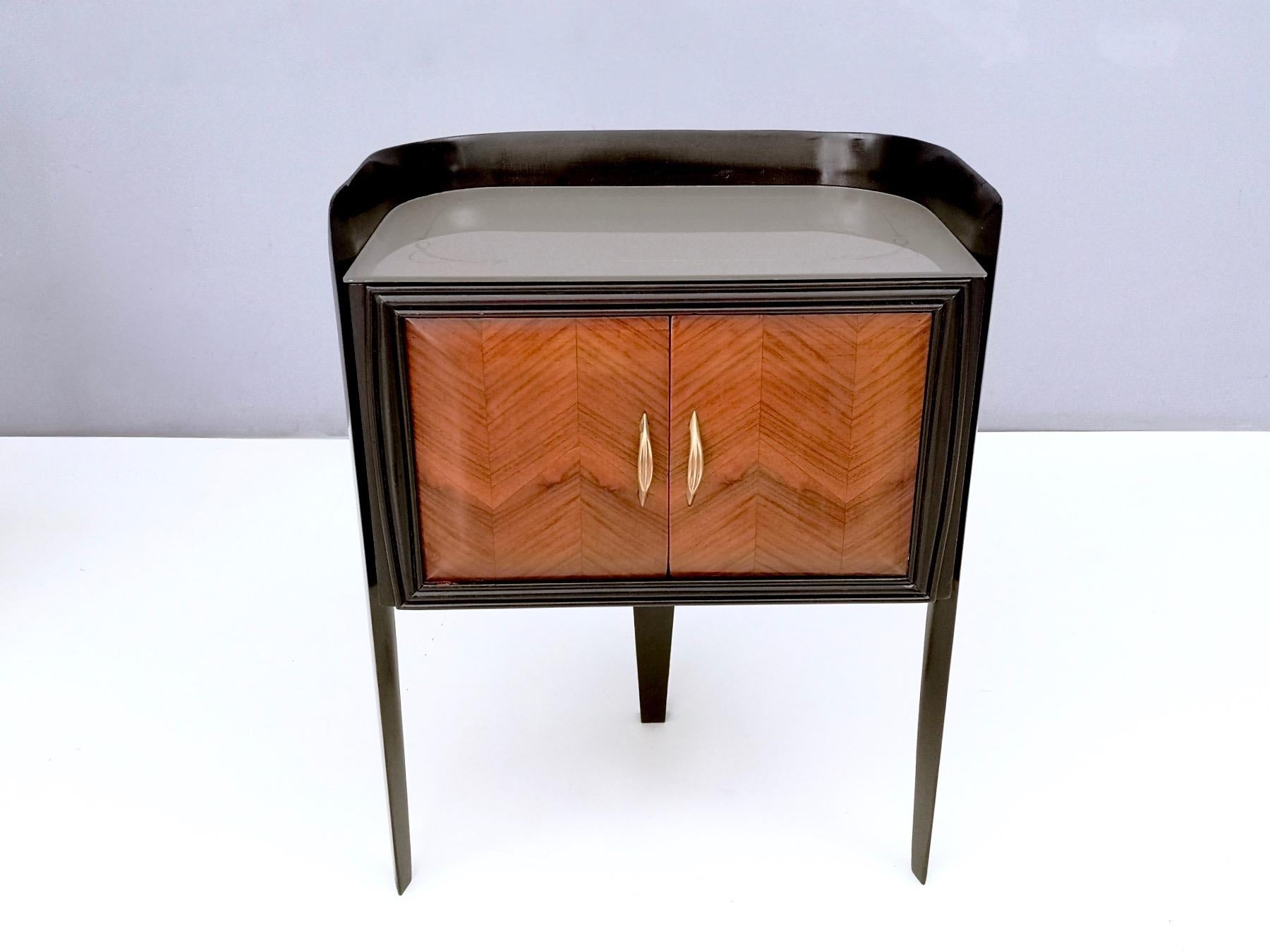 Pair of Walnut Nightstands with Engraved Glass Top by Paolo Buffa, Italy 1950s 1