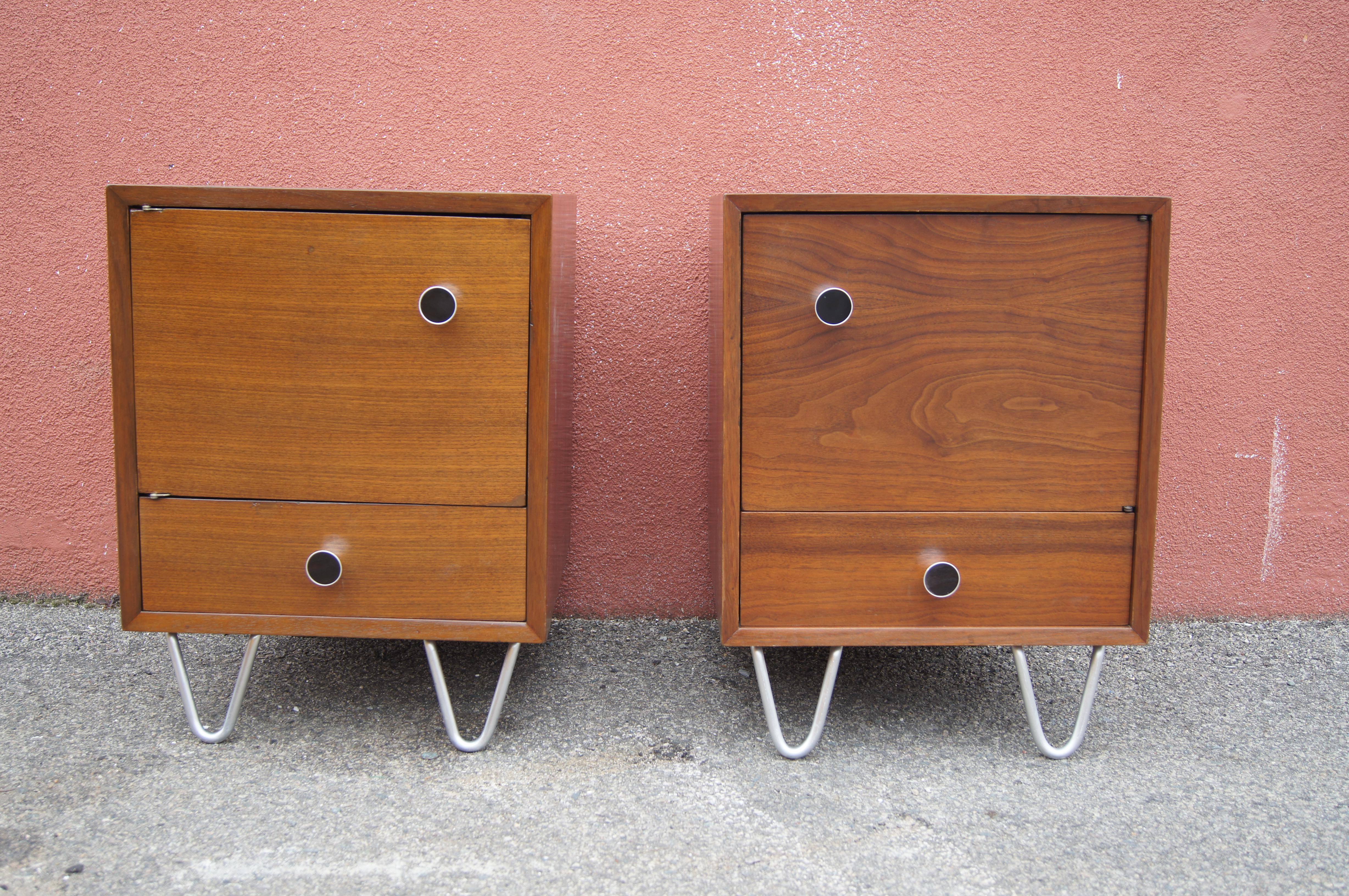 Mid-Century Modern Pair of Walnut Nightstands with Hairpin Legs in the Style of George Nelson