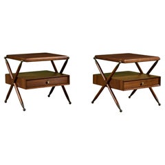 Paire de tables de nuit en noyer avec bases en X