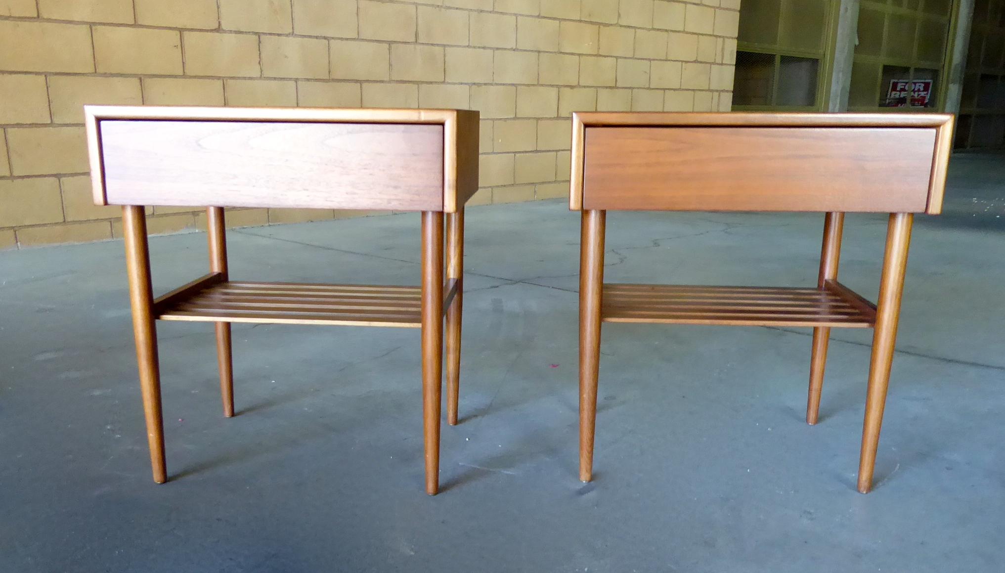 Mid-Century Modern Pair of Walnut One Drawer Bedside Tables by Brown Saltman