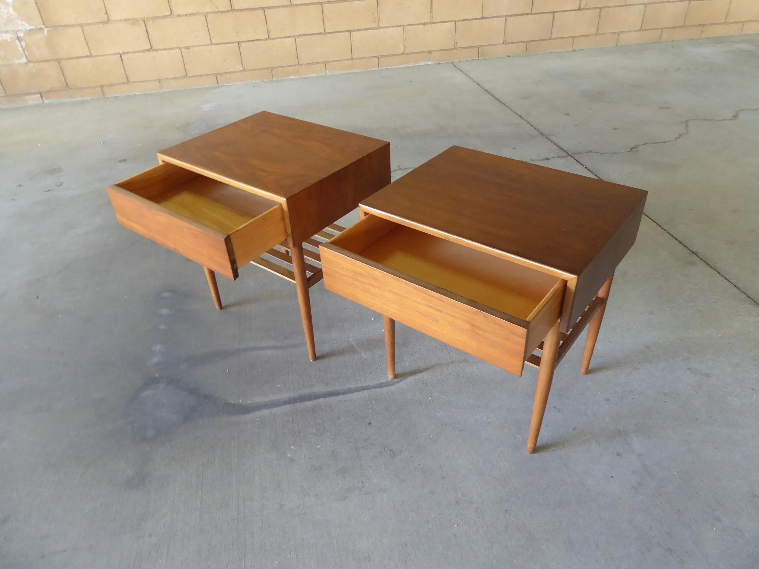 Mid-20th Century Pair of Walnut One Drawer Bedside Tables by Brown Saltman
