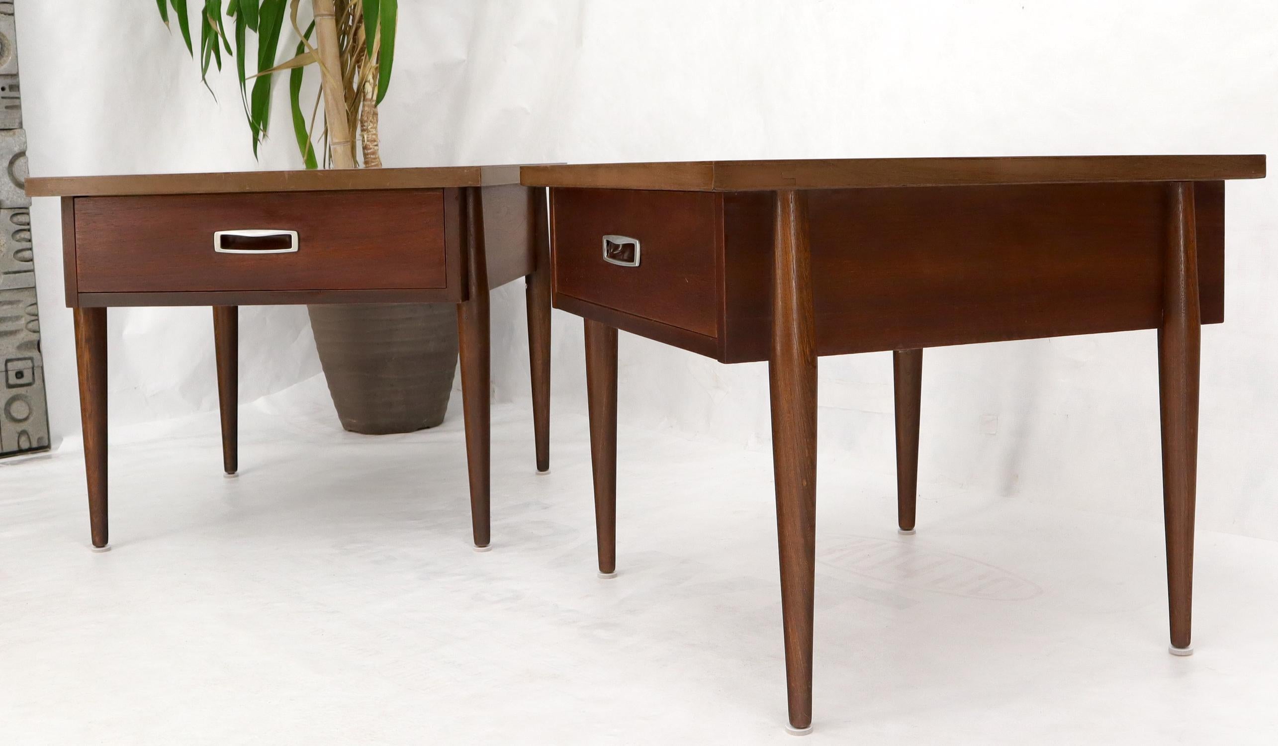 Pair of Walnut One-Drawer Side End Tables with Laminated Tops Tapered Legs For Sale 7