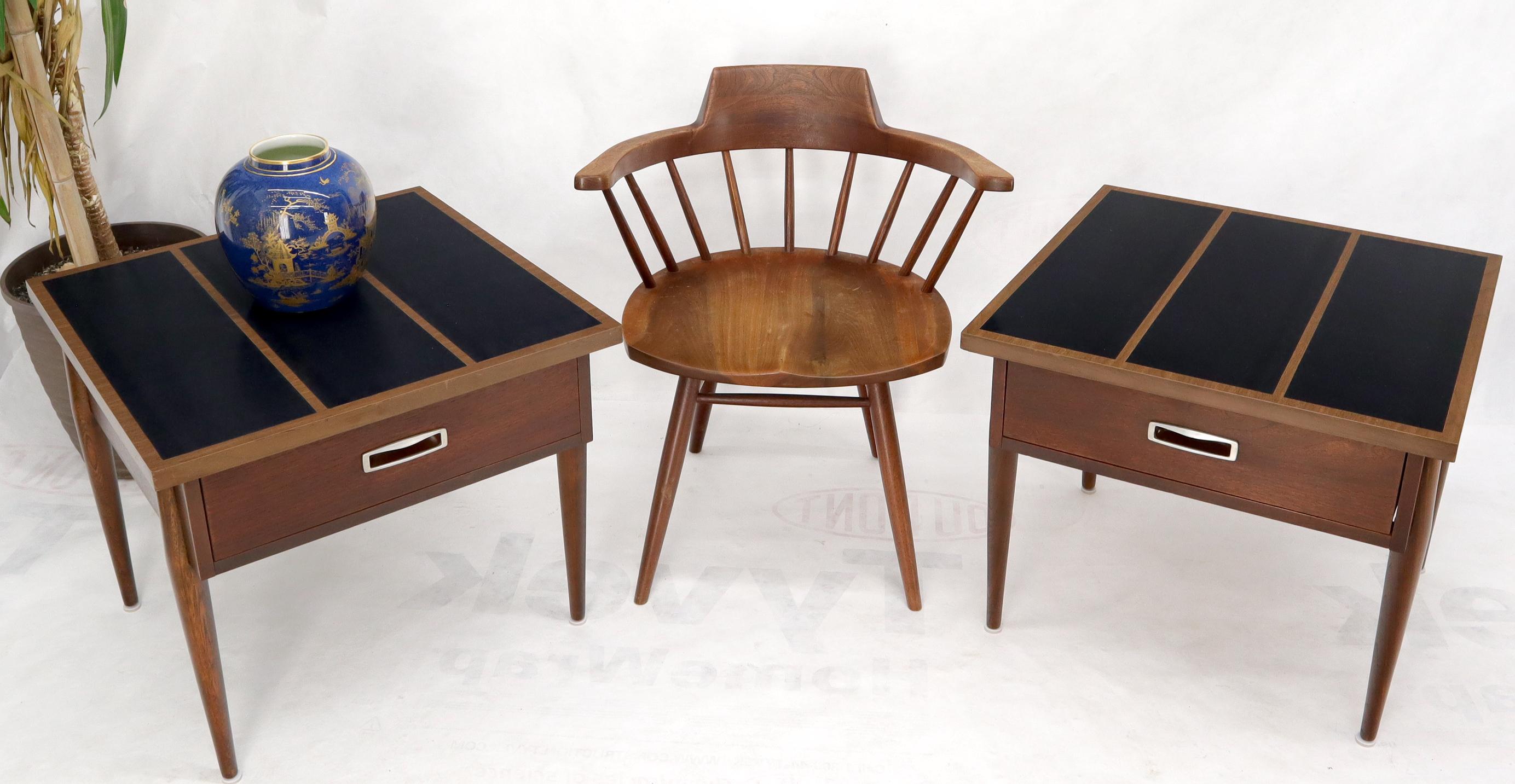 20th Century Pair of Walnut One-Drawer Side End Tables with Laminated Tops Tapered Legs For Sale