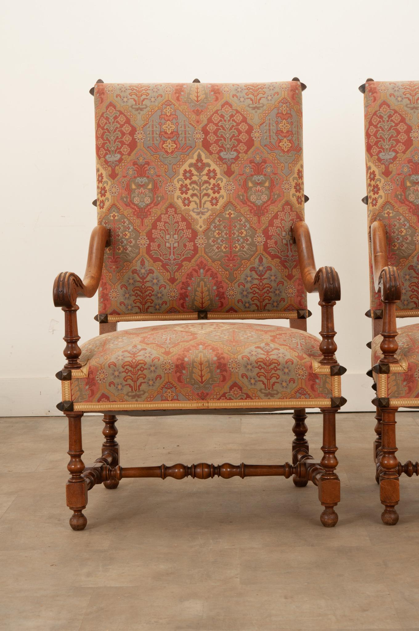 Carved Pair of Walnut Os De Mouton Armchairs For Sale