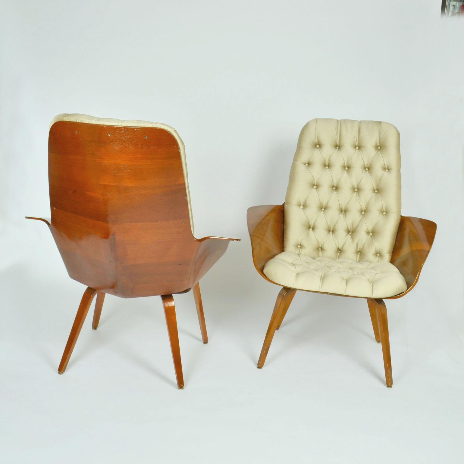 Silk Pair of Walnut Plywood 'Mrs' Lounge Chair by George Mulhauser for Plycraft For Sale