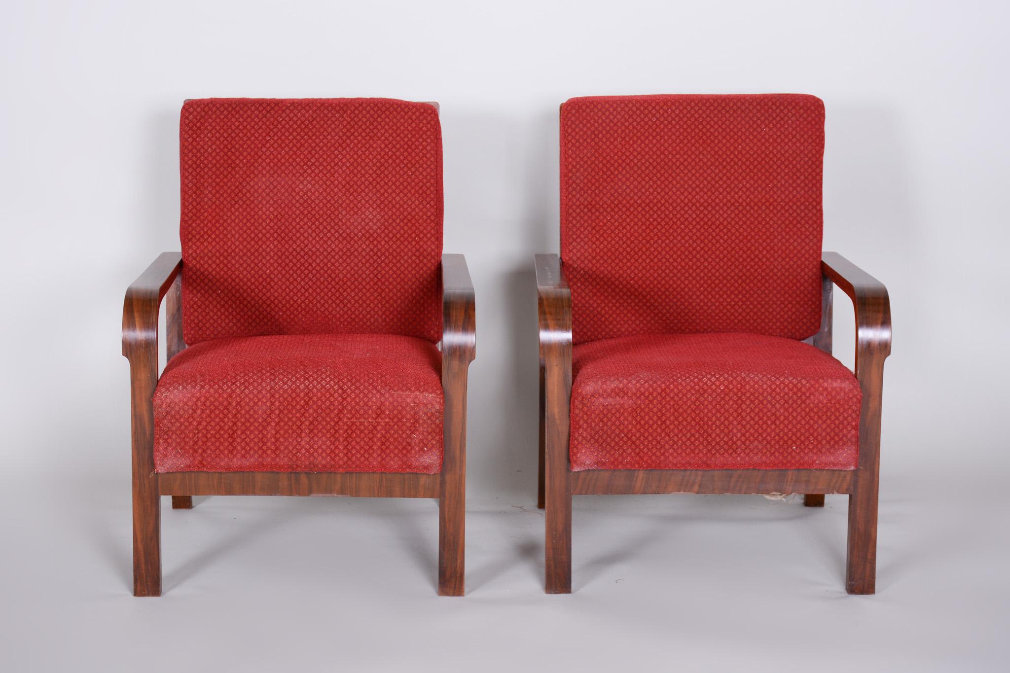 Pair of Art Deco armchairs.
Positioning system.
Restored wood and original upholstery.
Source: Czechia
Material: Walnut
Period: 1930-1939.





  