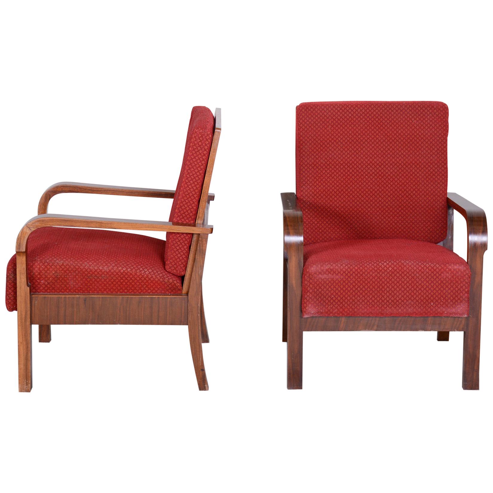 Paire de fauteuils de position en noyer:: tapisserie d'origine:: bois restauré:: années 1930