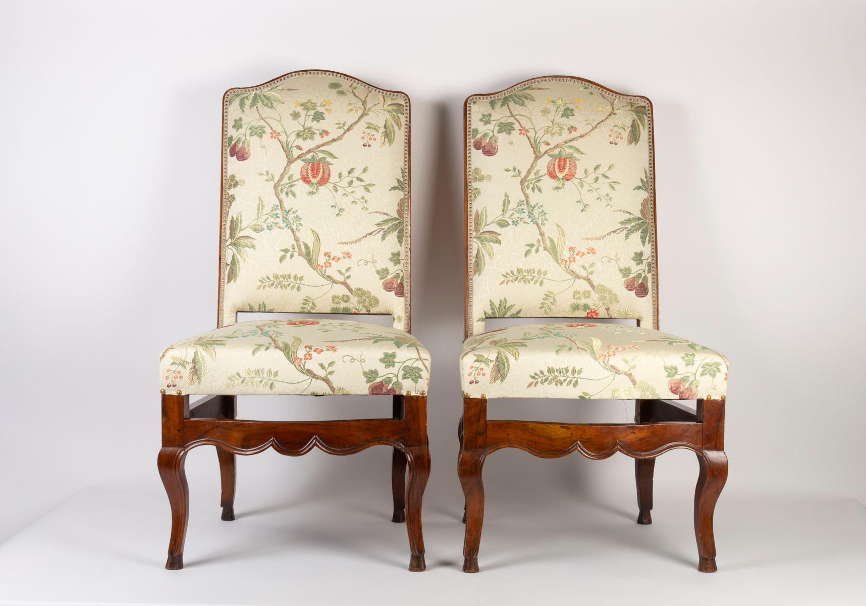 Pair of Provençal walnut chairs, 18th century, New Editor's Choice Fabric
Measures: H 107cm, W 55cm, D 50cm.
