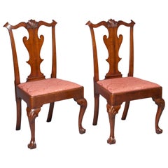 Paire de chaises d'appoint Queen Anne en noyer