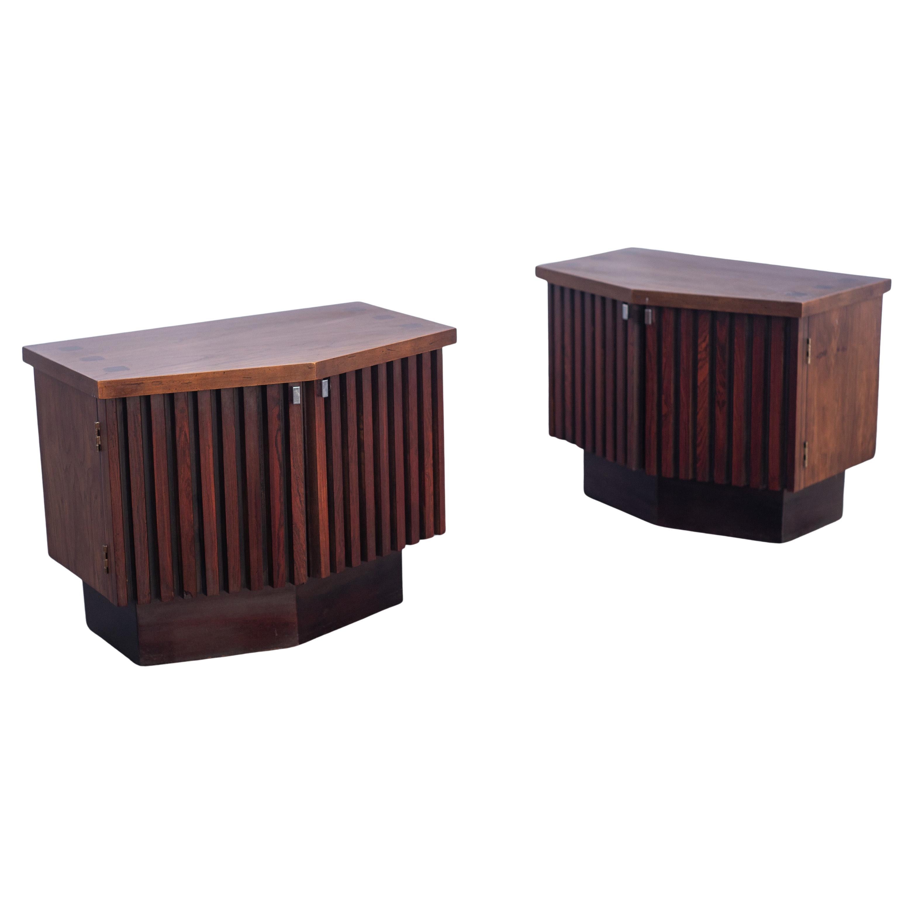 Pair of Walnut 
Rosewood 
Tower Suite
 Nightstands or End Tables by Lane For Sale
