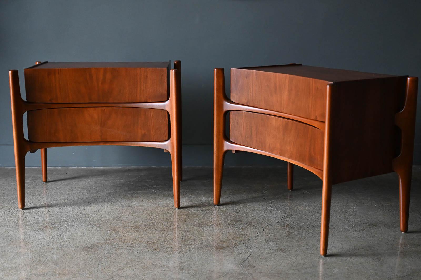 Swedish Pair of Walnut Sculpted Nightstands or End Tables by William Hinn, circa 1955