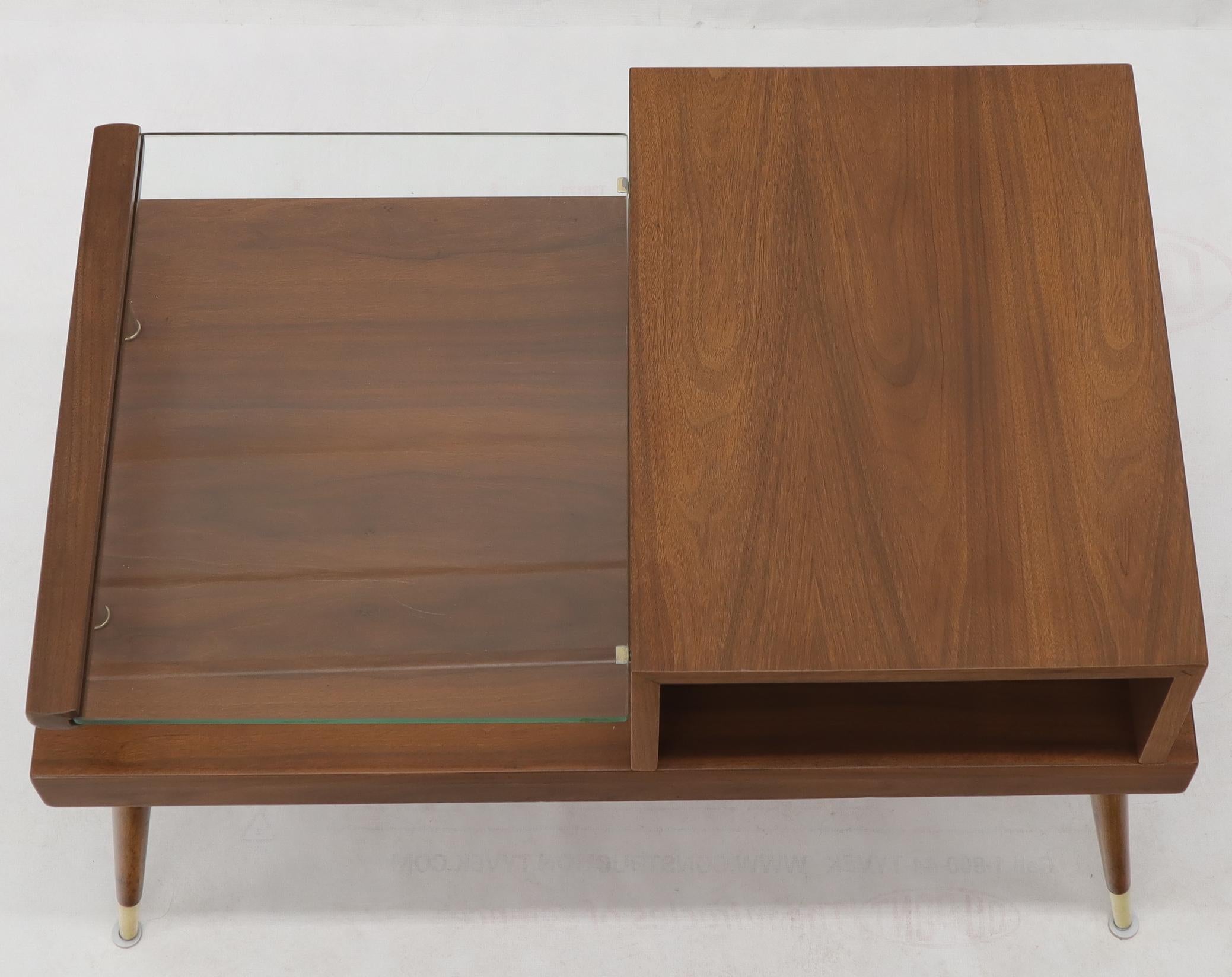 Mid-Century Modern Pair of Walnut Side End Tables with Floating Glass Shelves For Sale