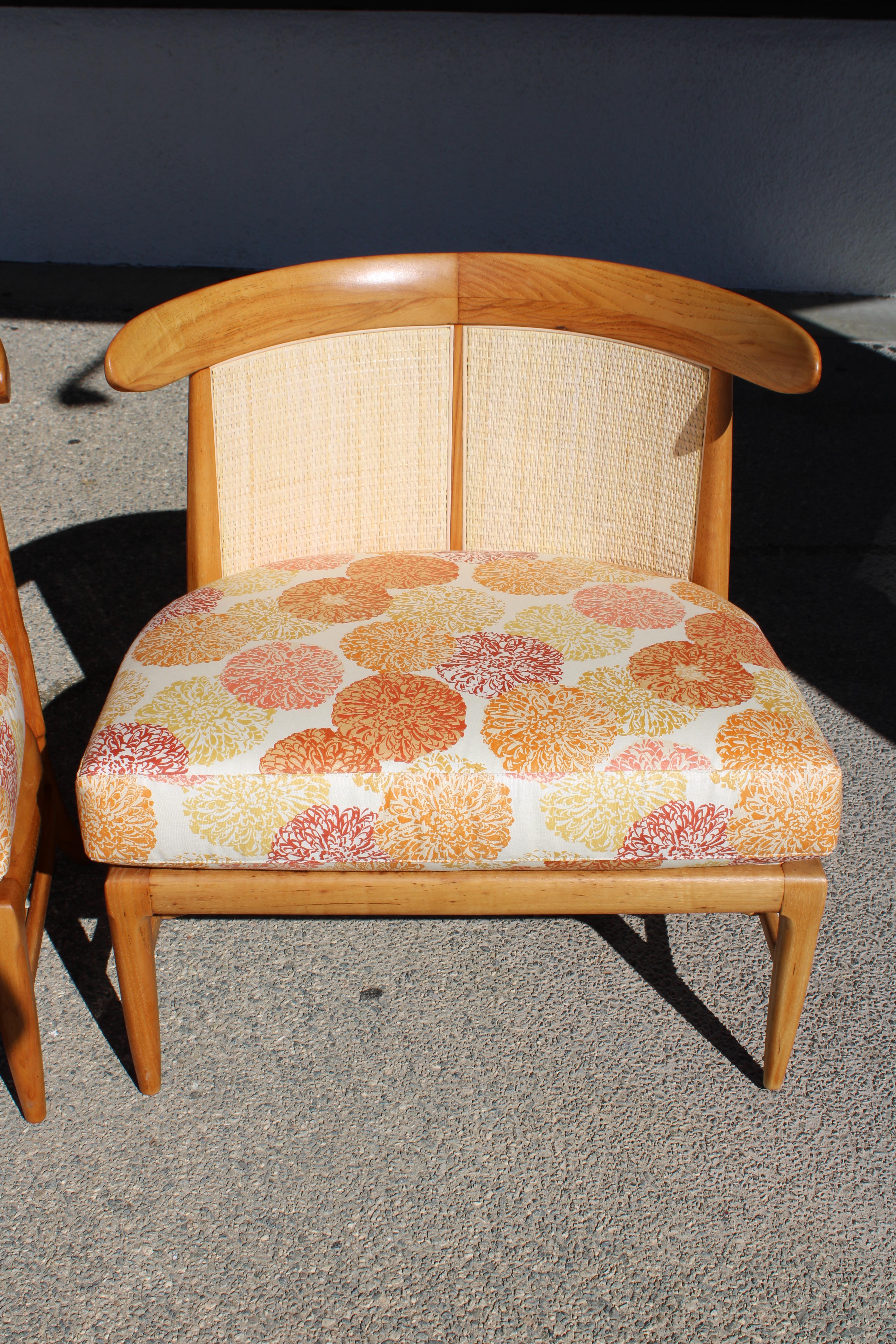 Tissu d'ameublement Paire de chaises à pantoufles en noyer par John Lubberts Lambert Mulder pour Tomlinson en vente