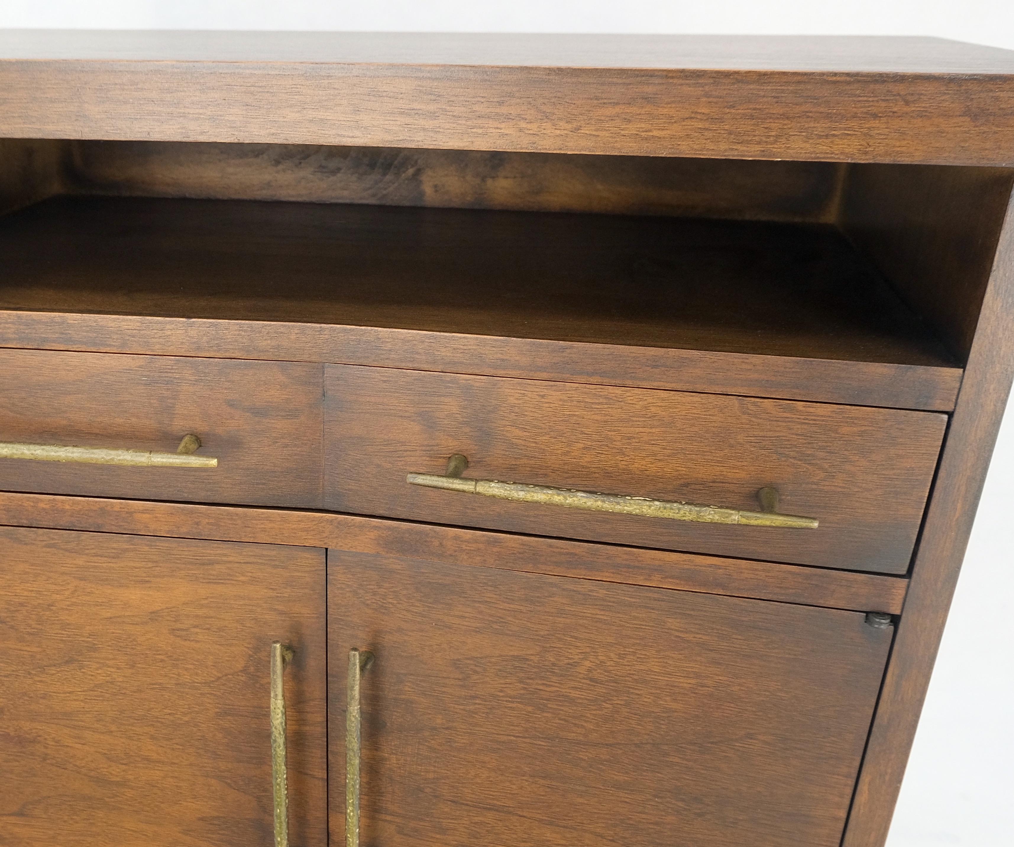 Pair of Walnut Solid Brass Pulls Mid-Century Modern Nightstands Cabinets MINT! In Good Condition For Sale In Rockaway, NJ