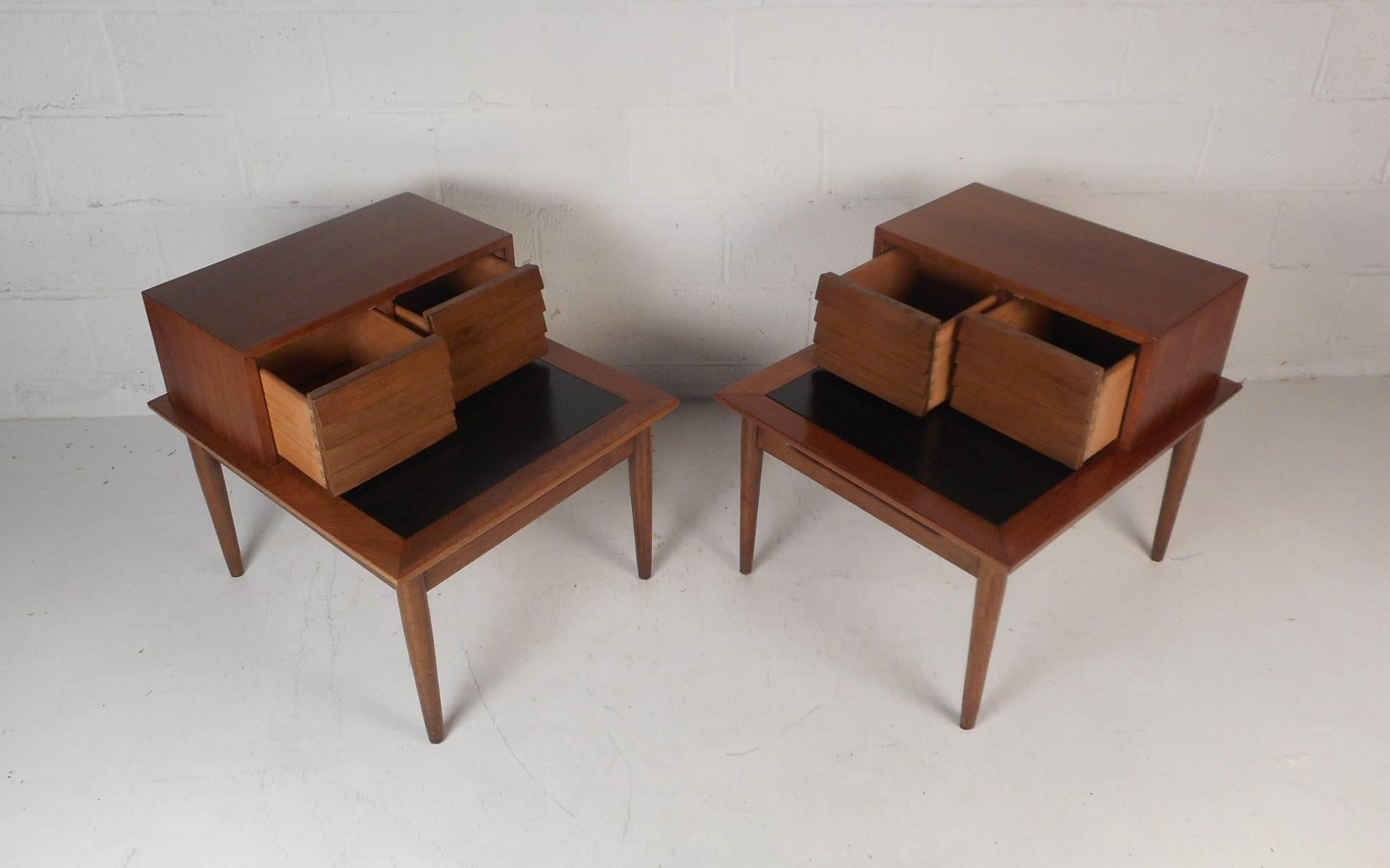 Pair of Walnut Step Nightstands by American of Martinsville In Good Condition In Brooklyn, NY
