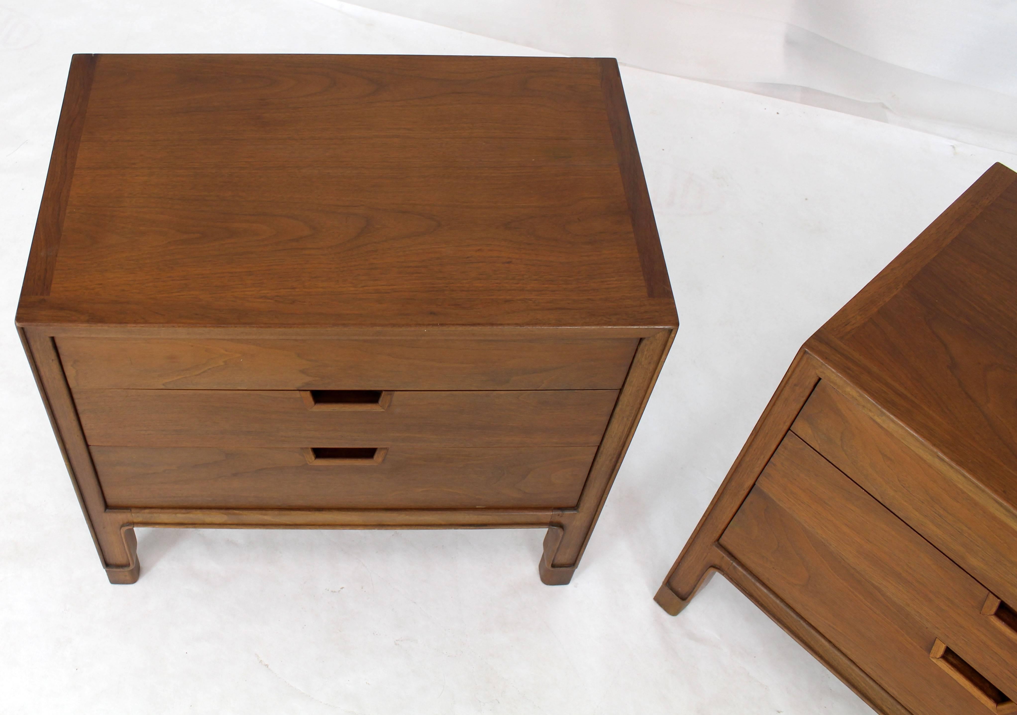 Pair of Walnut Three-Drawer Nightstands End Tables 2