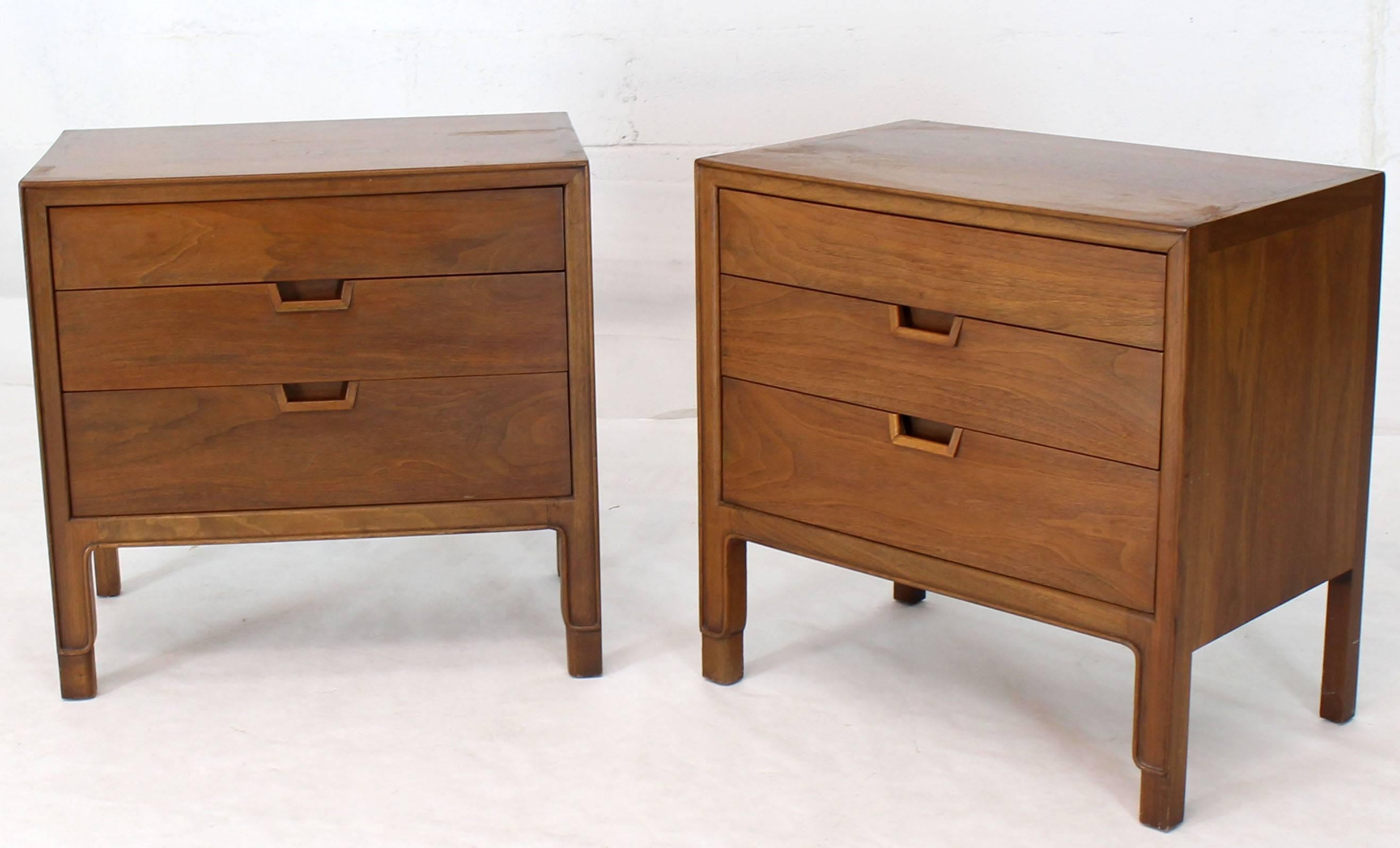 Pair of Walnut Three-Drawer Nightstands End Tables 3