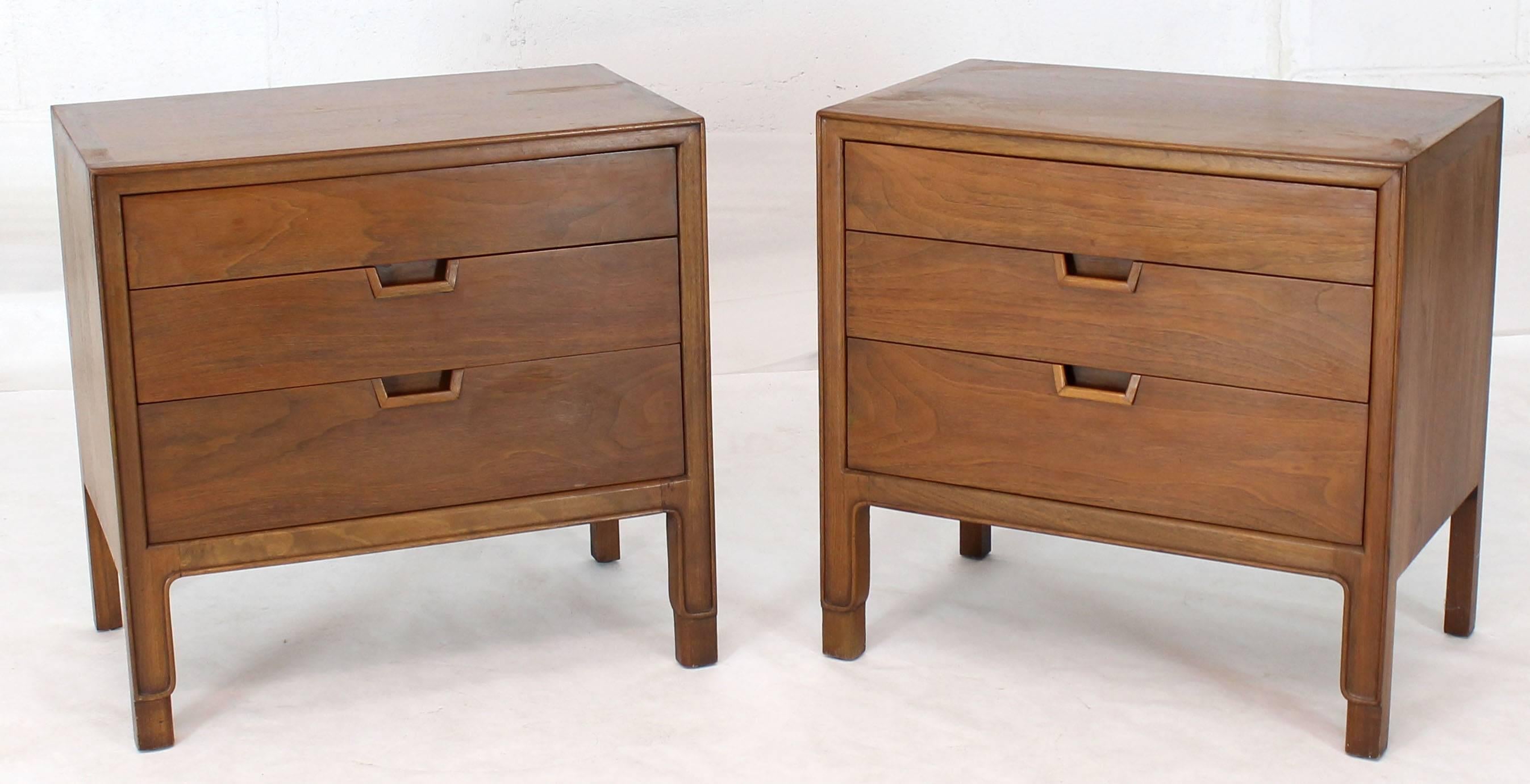 Pair of Walnut Three-Drawer Nightstands End Tables 4
