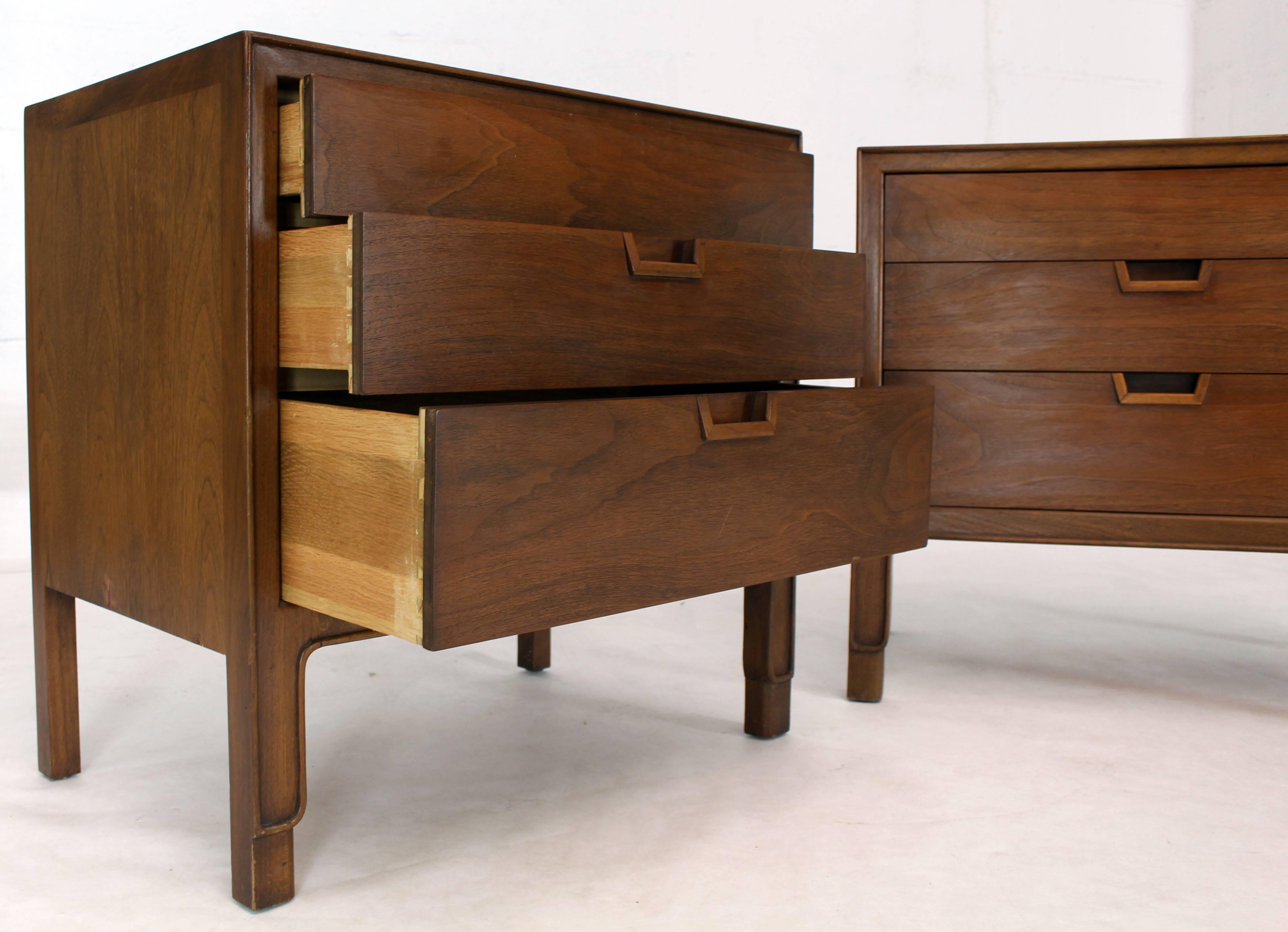 Pair of Walnut Three-Drawer Nightstands End Tables 5