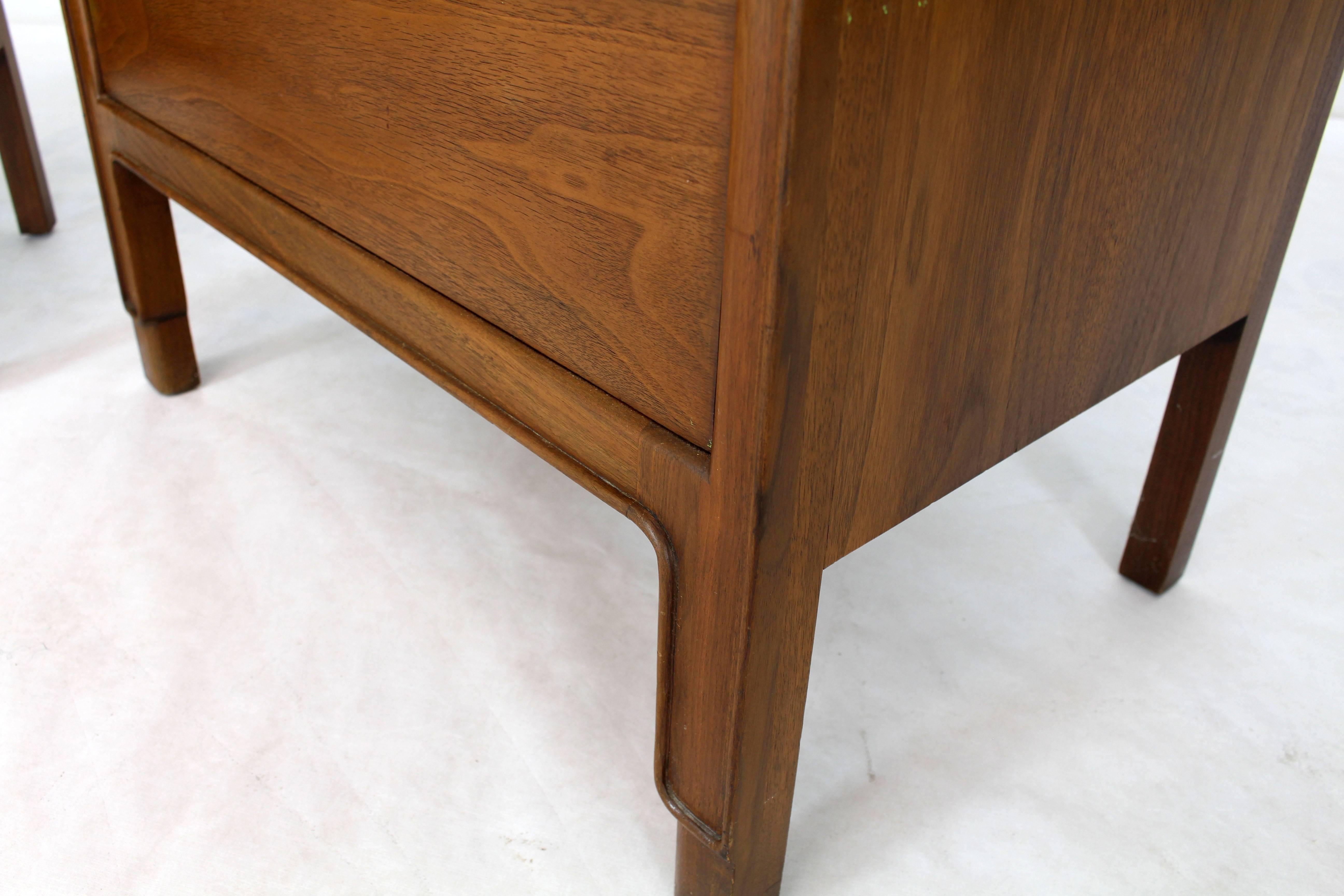 Mid-Century Modern Pair of Walnut Three-Drawer Nightstands End Tables