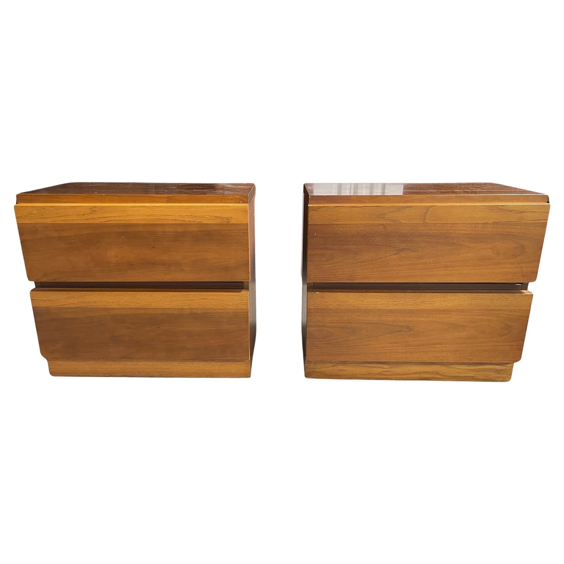 Pair of Walnut Two-Drawer Night Stands in the Style of Bassett, 20th Century For Sale