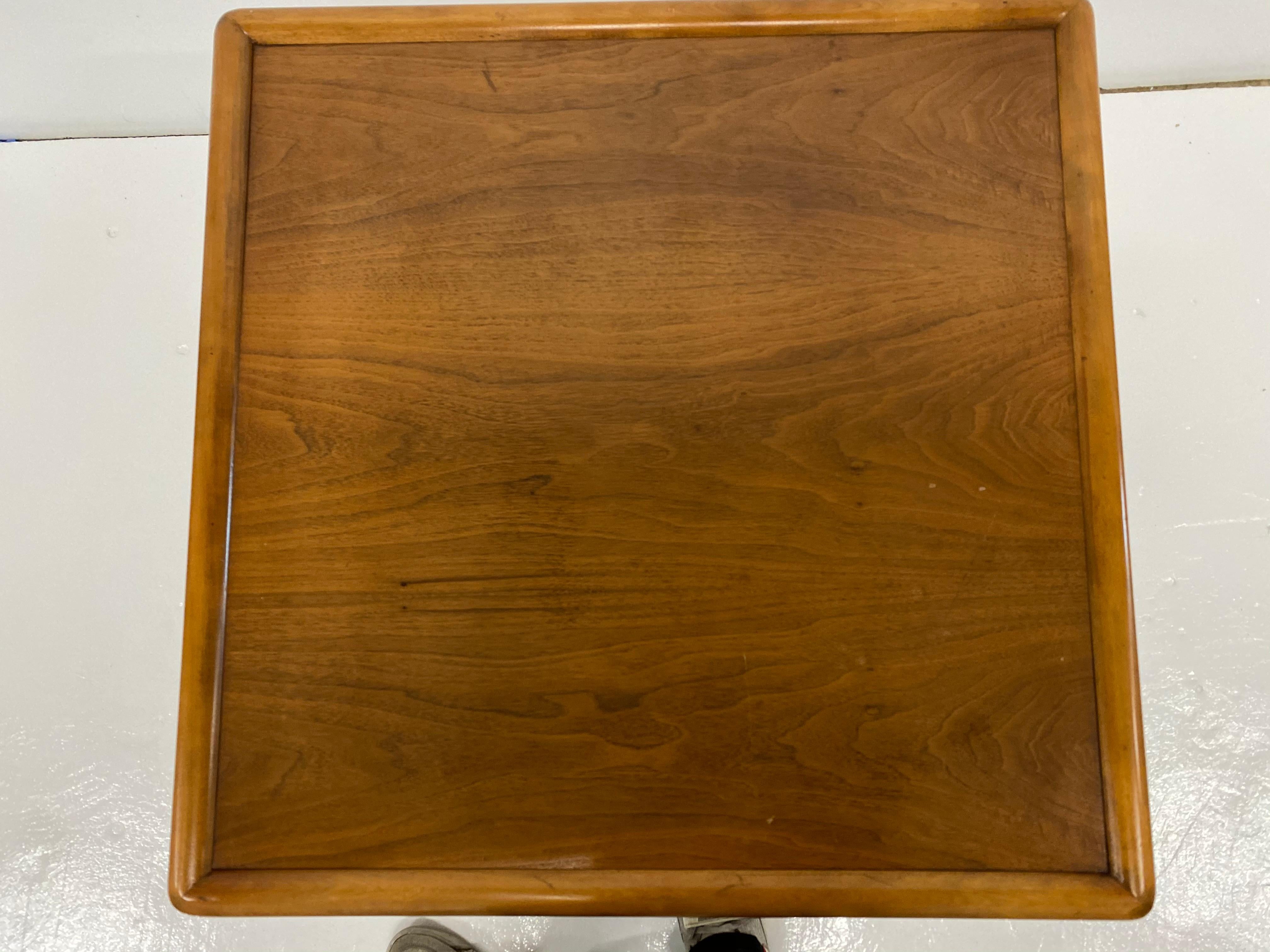 Pair of Walnut Two-Tier Side Tables by Robsjohn Gibbins for Widdicomb In Good Condition In Montreal, QC