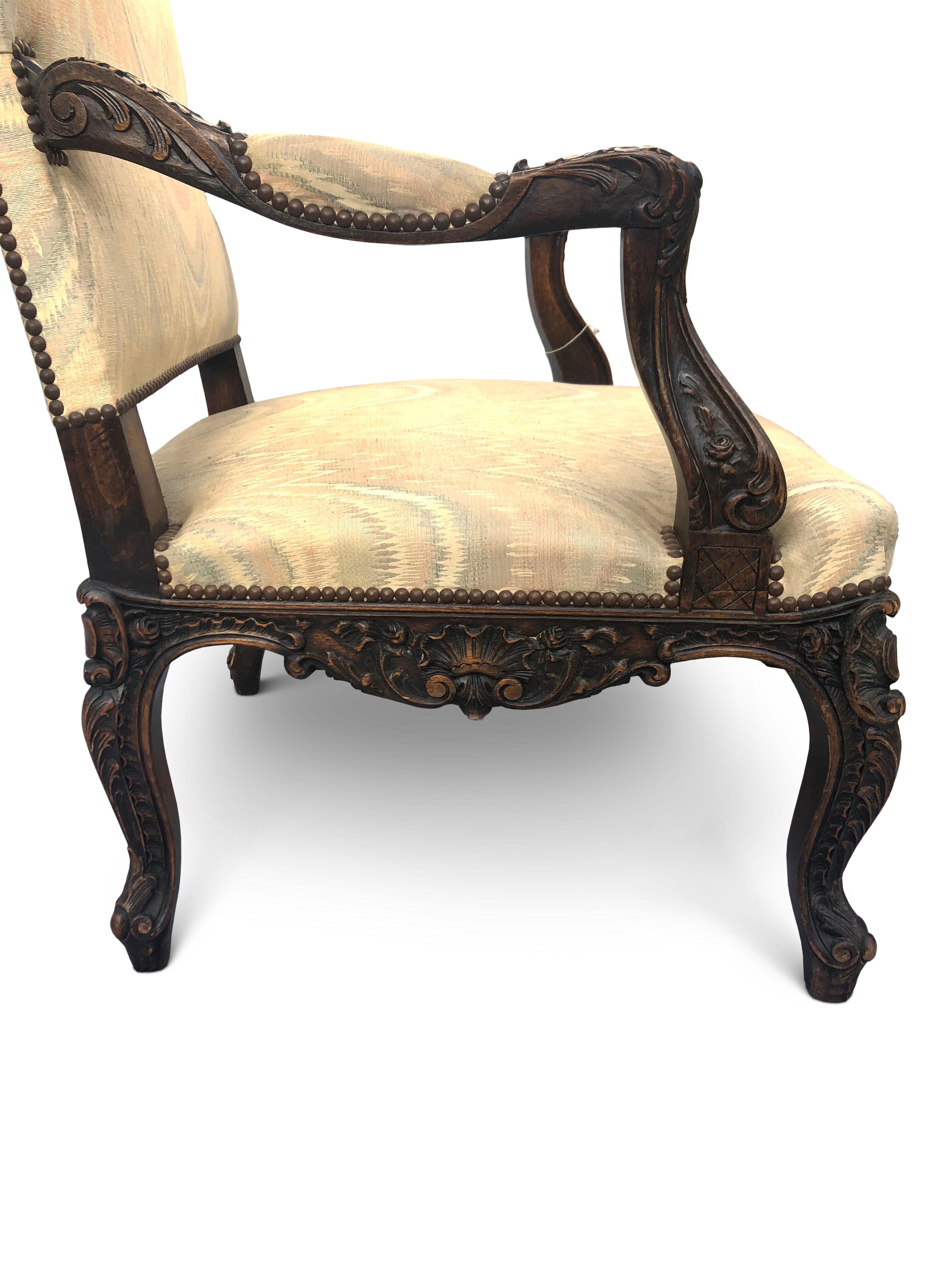 Régence Gainsborough Armchairs, Walnut Upholstered  circa 1920 (Pair) For Sale