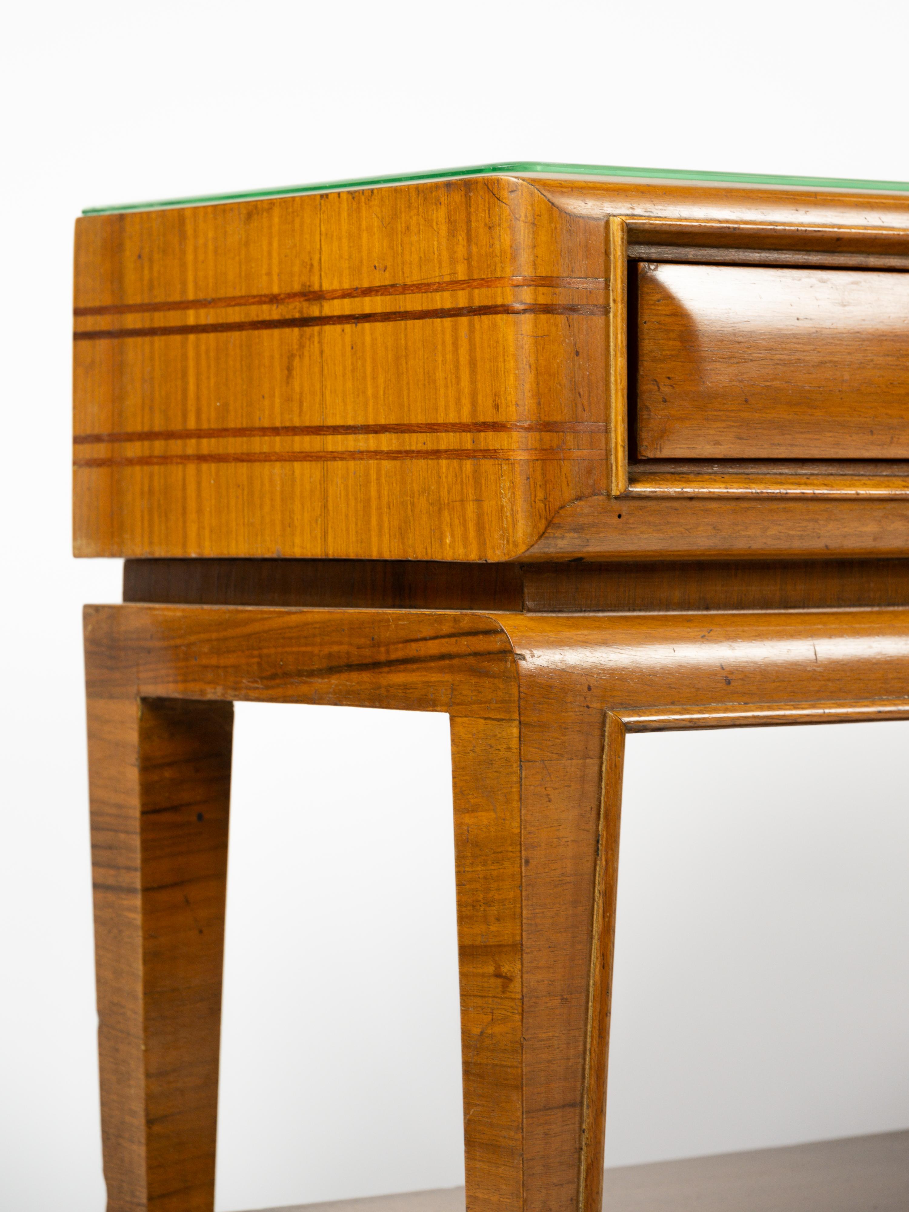 Mid-Century Modern Paire de tables de nuit en Wood Wood attribuées à Paolo Buffa en vente